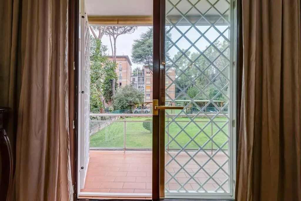 Exclusive Apartment in Eur Lake