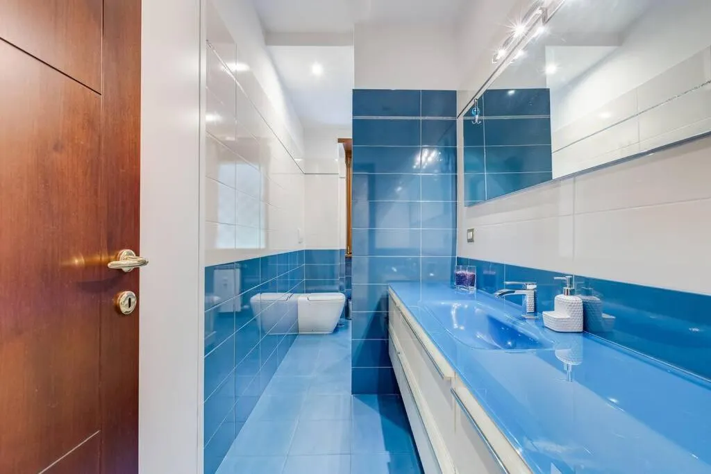 Toilet in Exclusive Apartment in Eur Lake