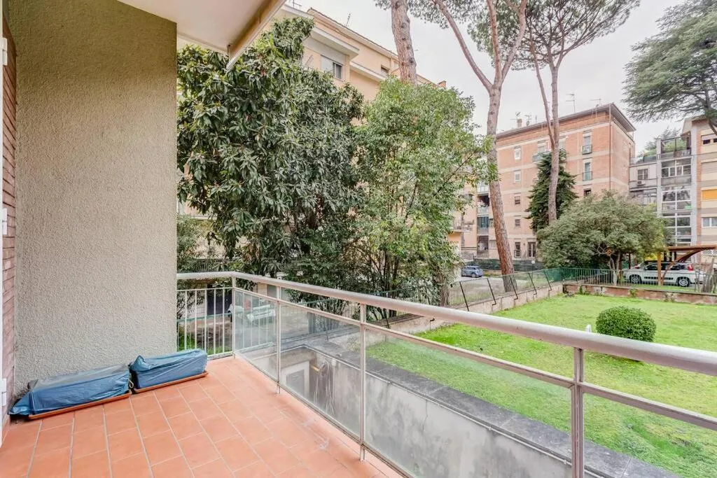 Garden view in Exclusive Apartment in Eur Lake