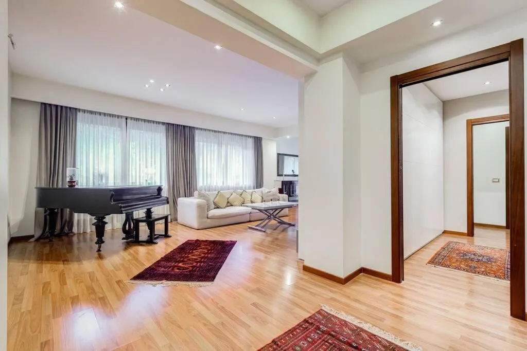 Exclusive Apartment in Eur Lake