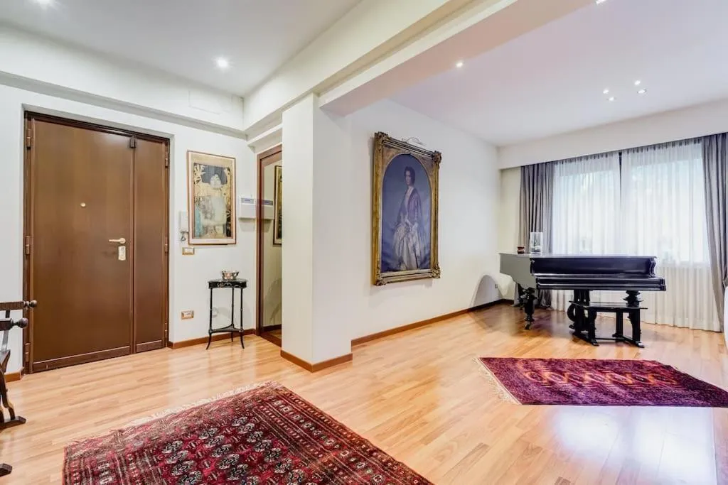 Exclusive Apartment in Eur Lake