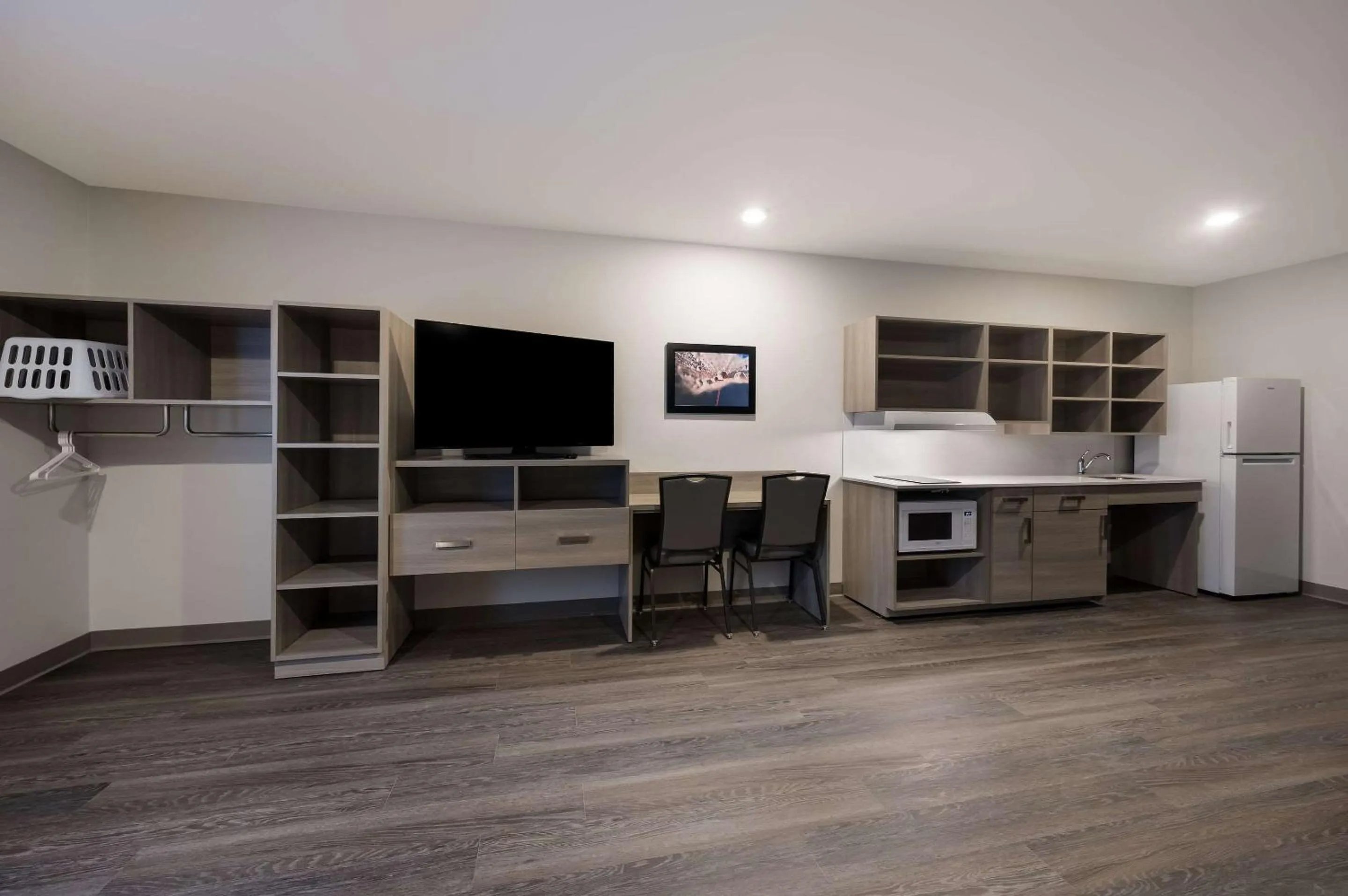 TV and multimedia in WoodSpring Suites Wixom - Novi