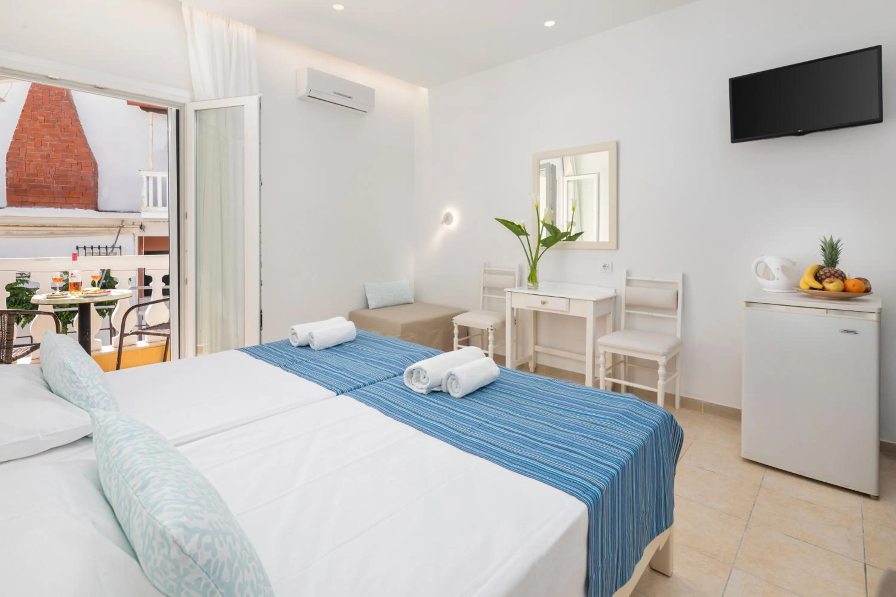 Bed in Bella Vista Beach Hotel