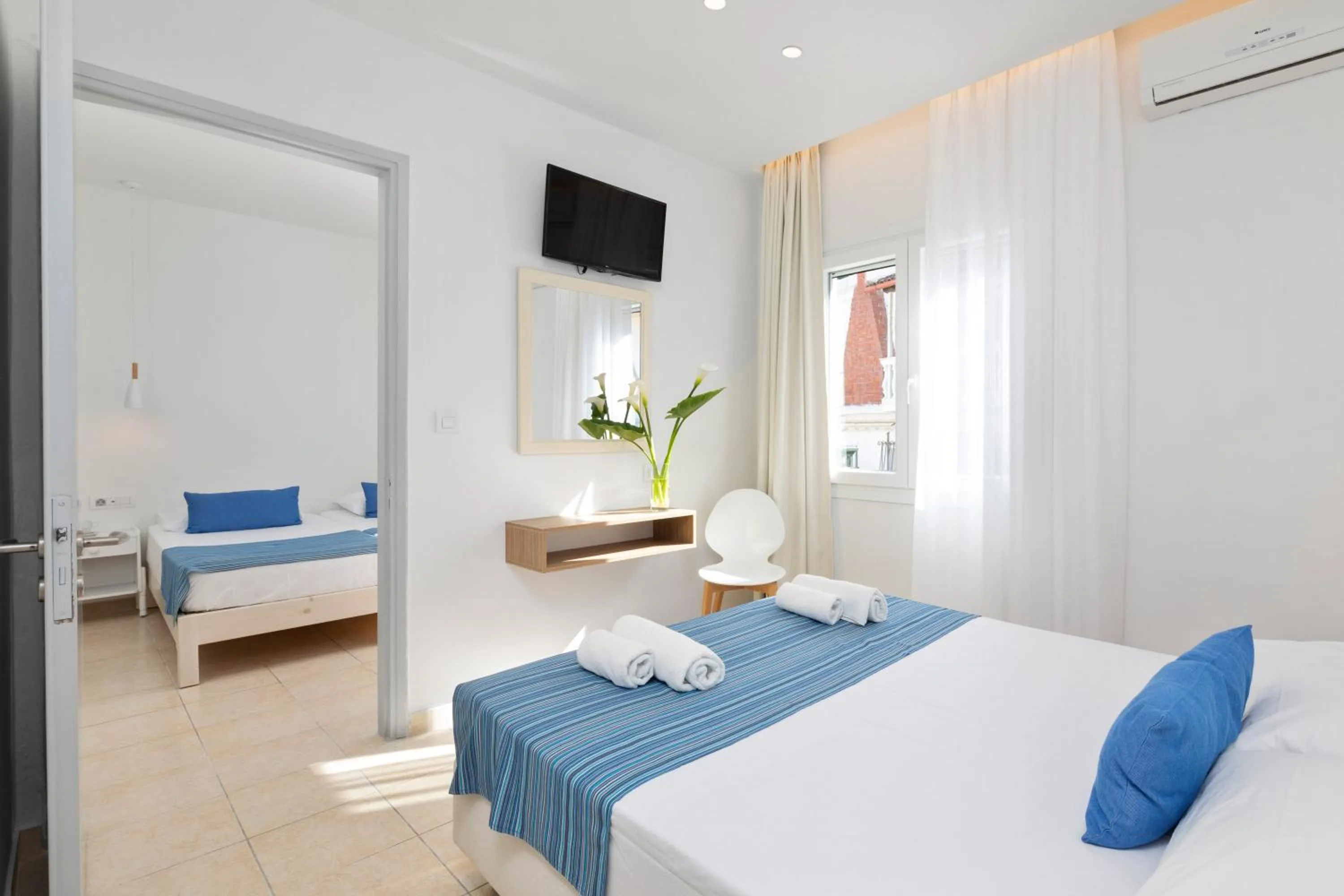 Shower, Bed in Bella Vista Beach Hotel