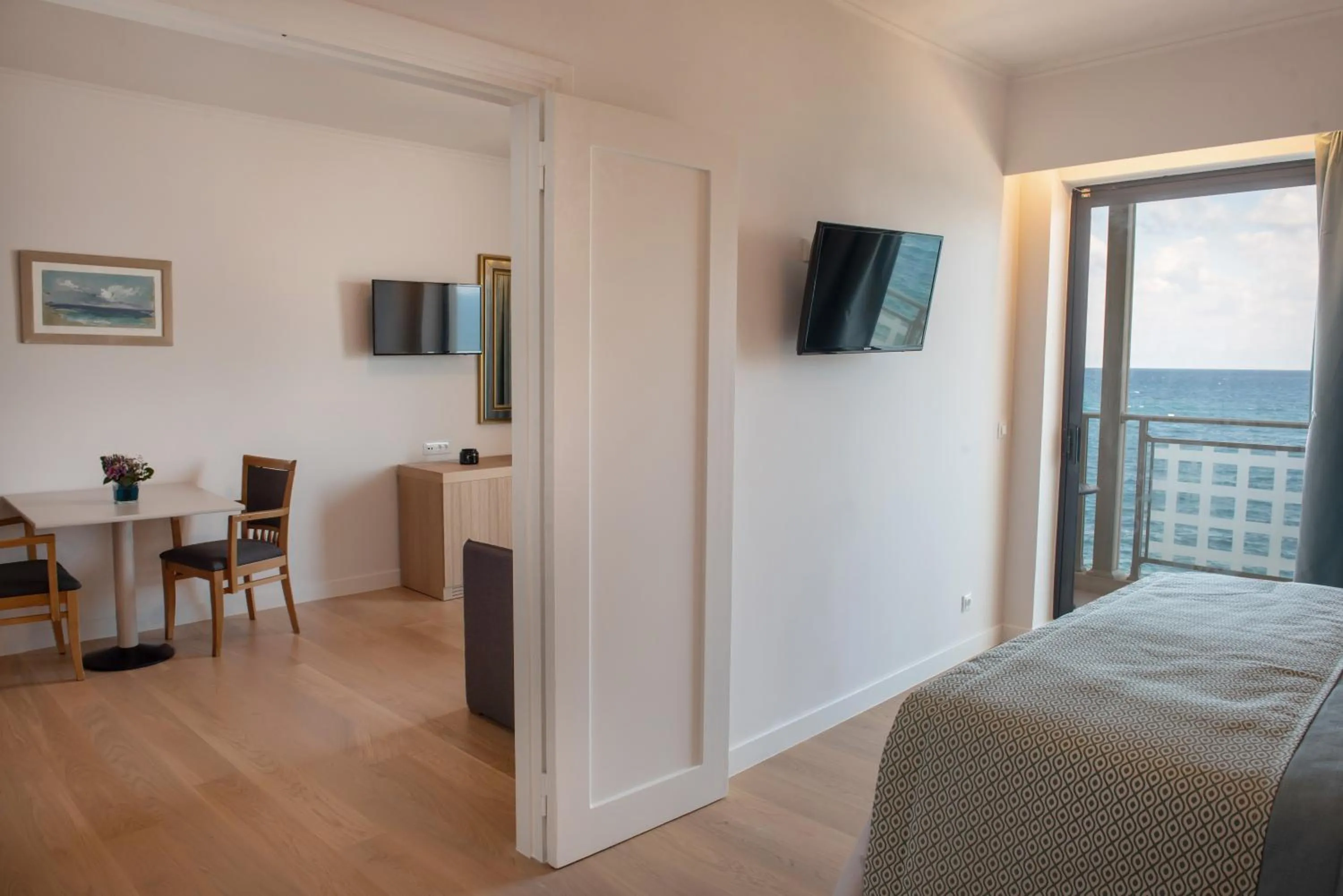 Photo of the whole room, Bed in Chios Chandris