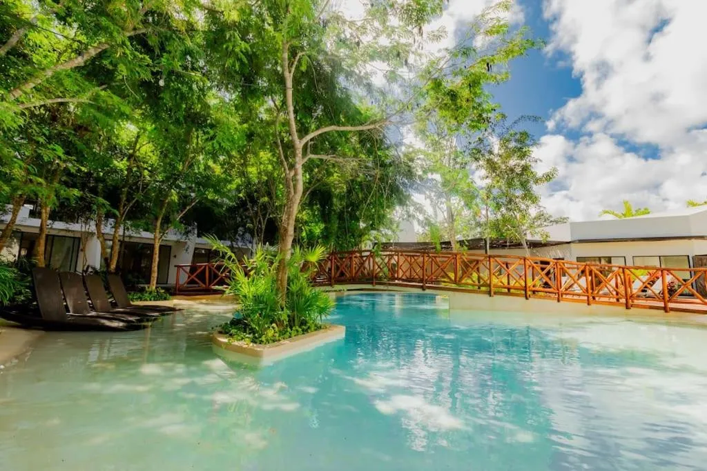 Near Beach+Jungle Views. King bed+220 megs+2 bikes