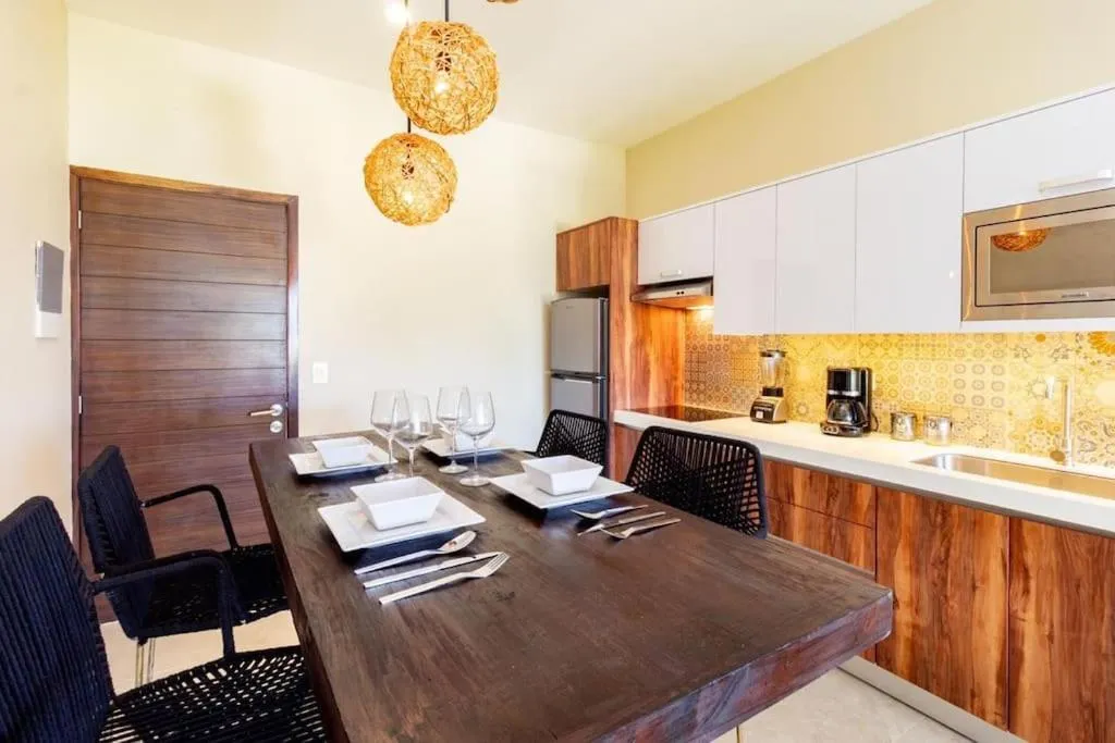 Coffee/tea facilities in Near Beach+Jungle Views. King bed+220 megs+2 bikes