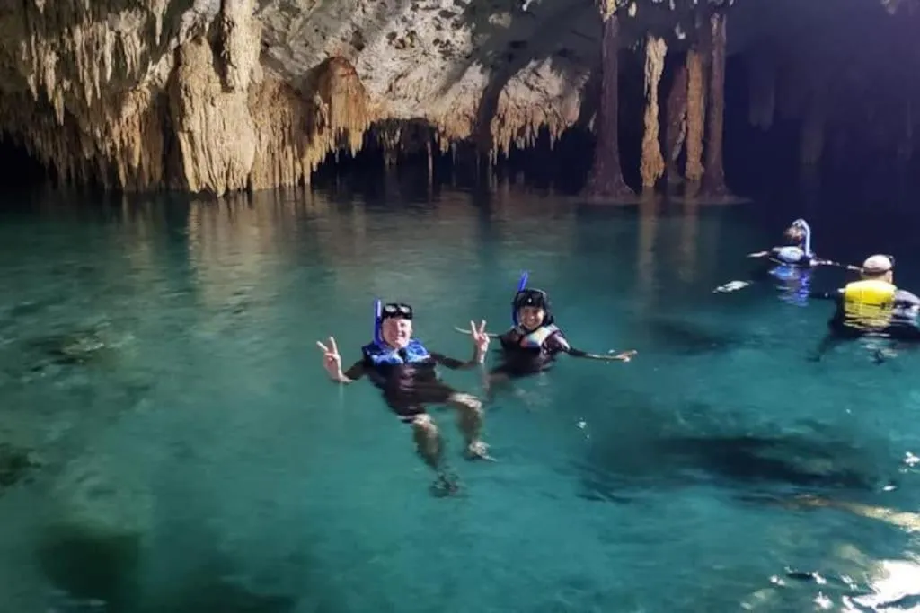 Near Beach+Jungle Views. King bed+220 megs+2 bikes