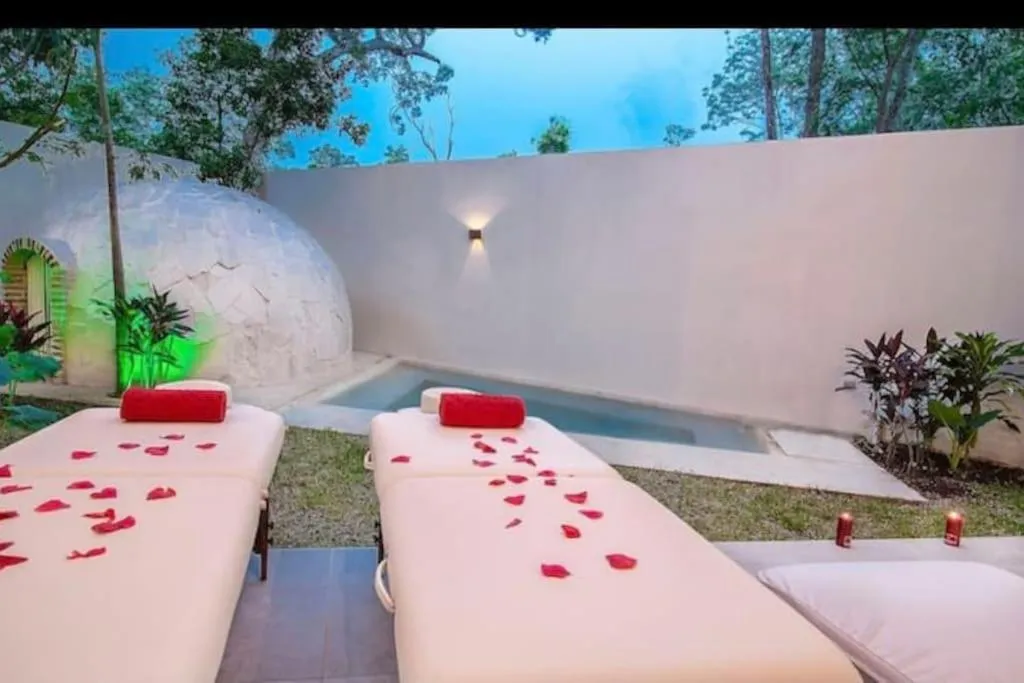 Near Beach+Jungle Views. King bed+220 megs+2 bikes