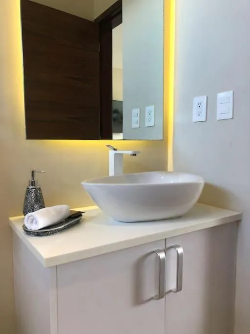 Near Beach+Jungle Views. King bed+220 megs+2 bikes