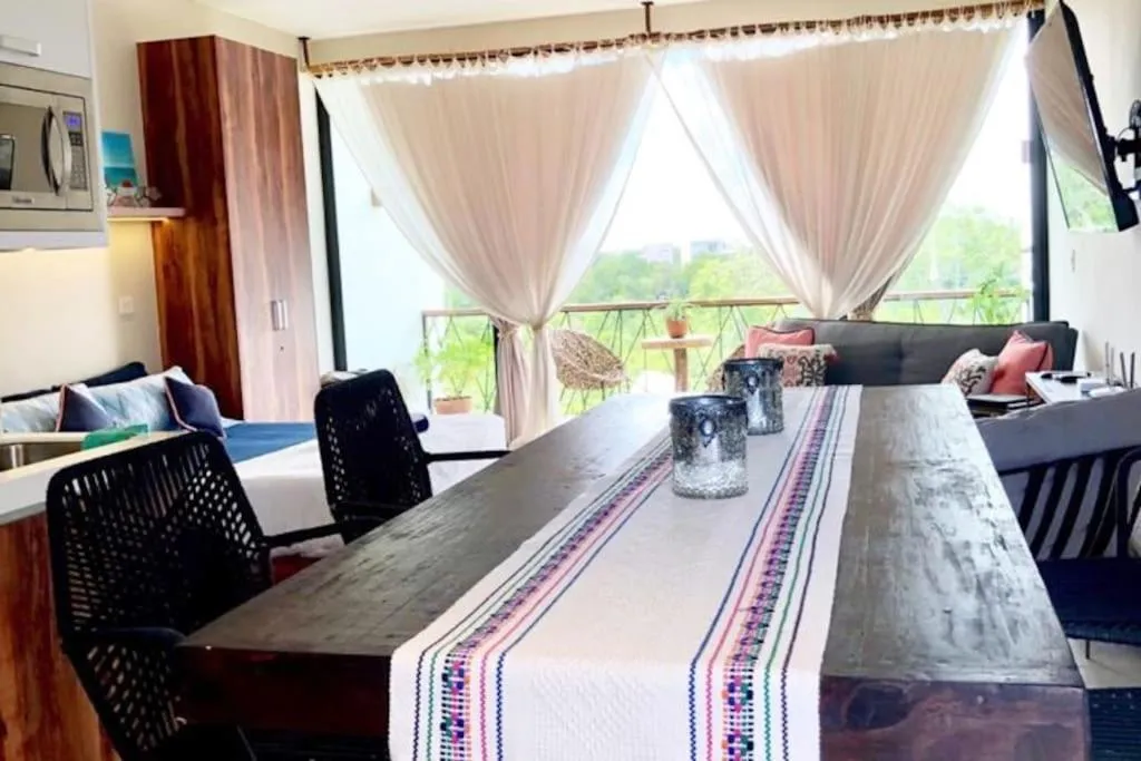 Bed in Near Beach+Jungle Views. King bed+220 megs+2 bikes