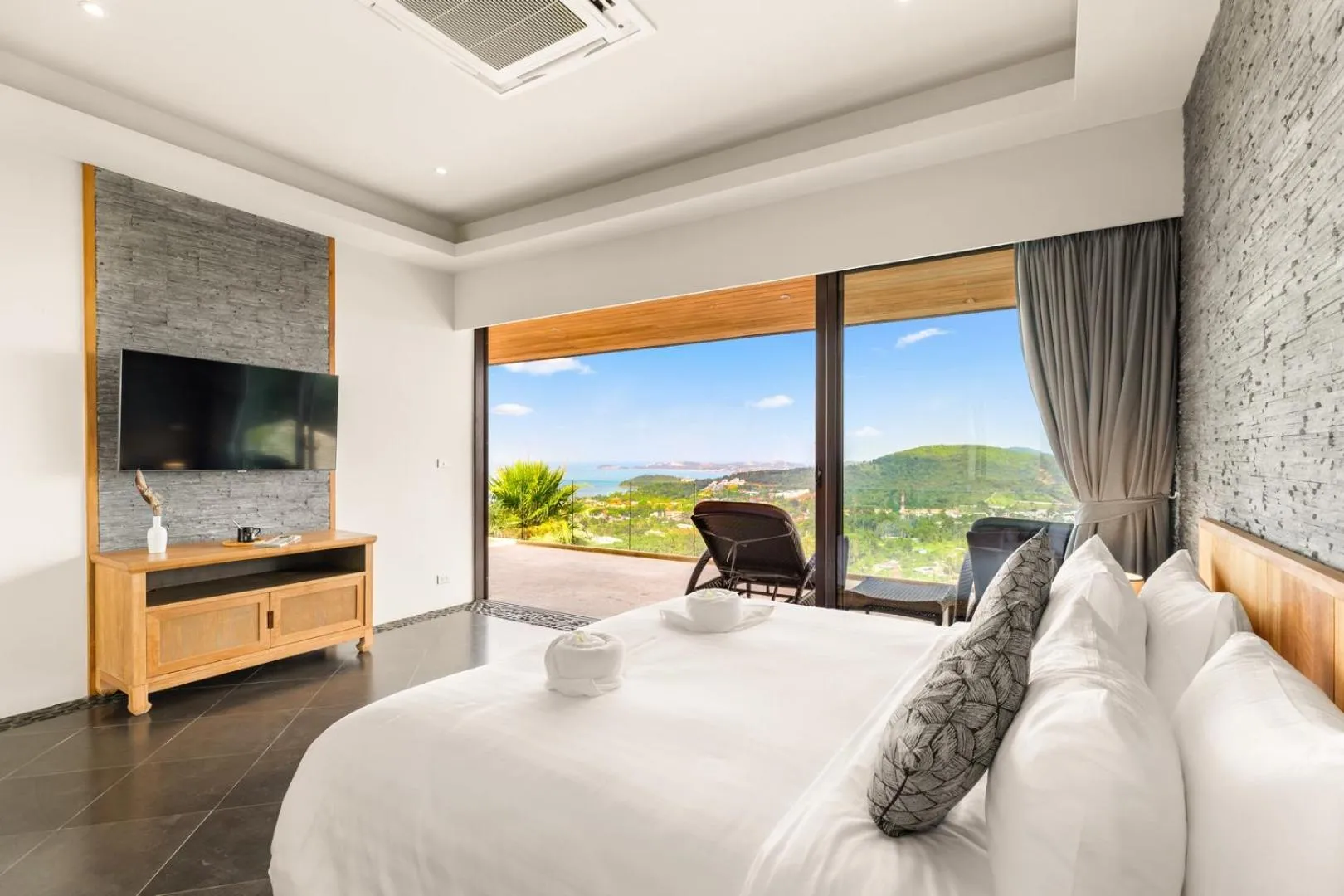 Bed in Villa Firefly- Spectacular Family Friendly Villa