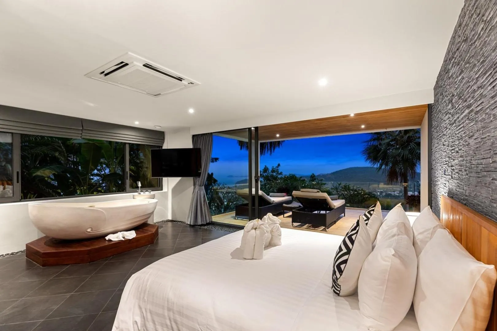 Bed in Villa Firefly- Spectacular Family Friendly Villa