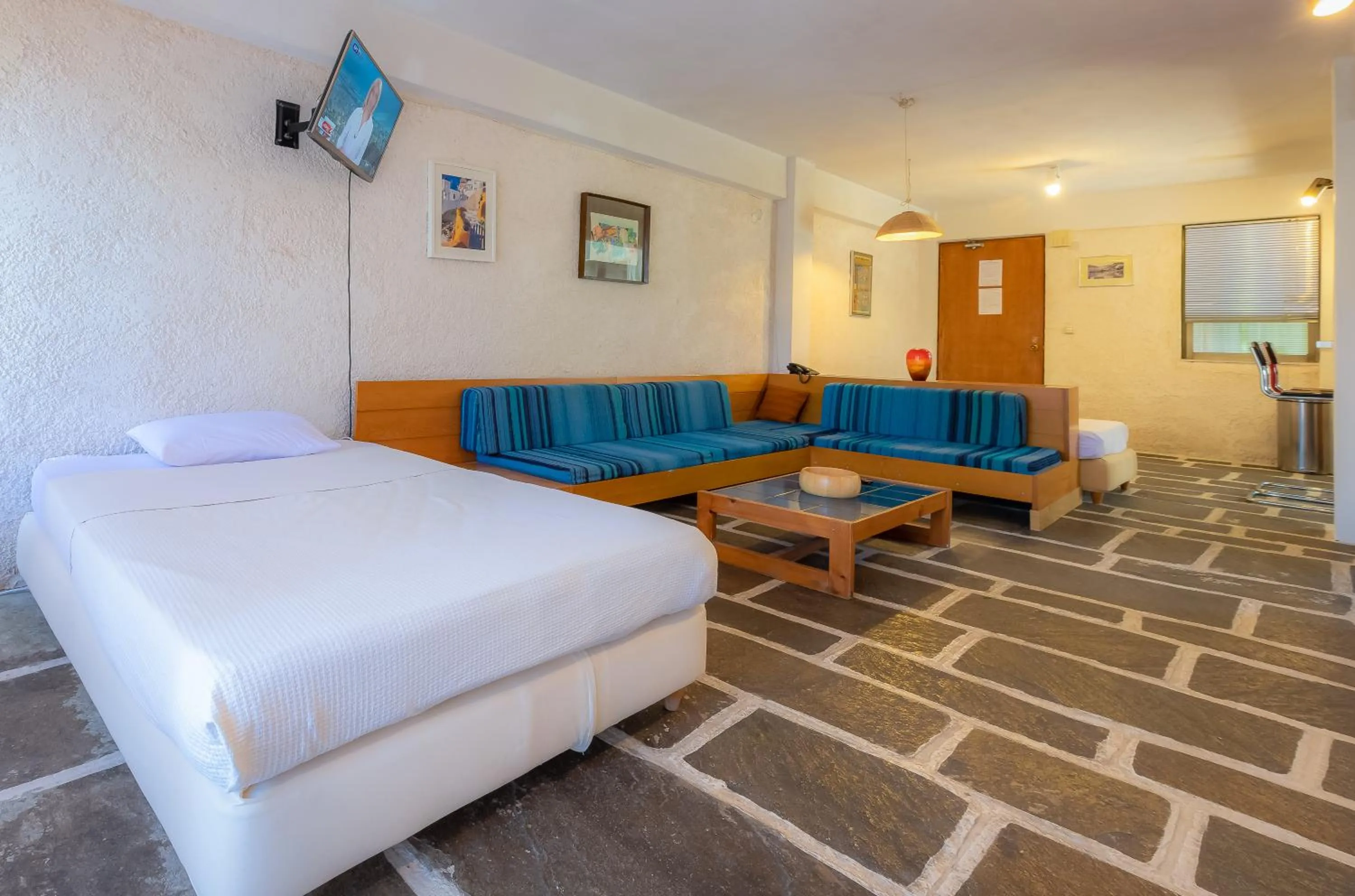 Living room, Bed in Apollonia Hotel Apartments