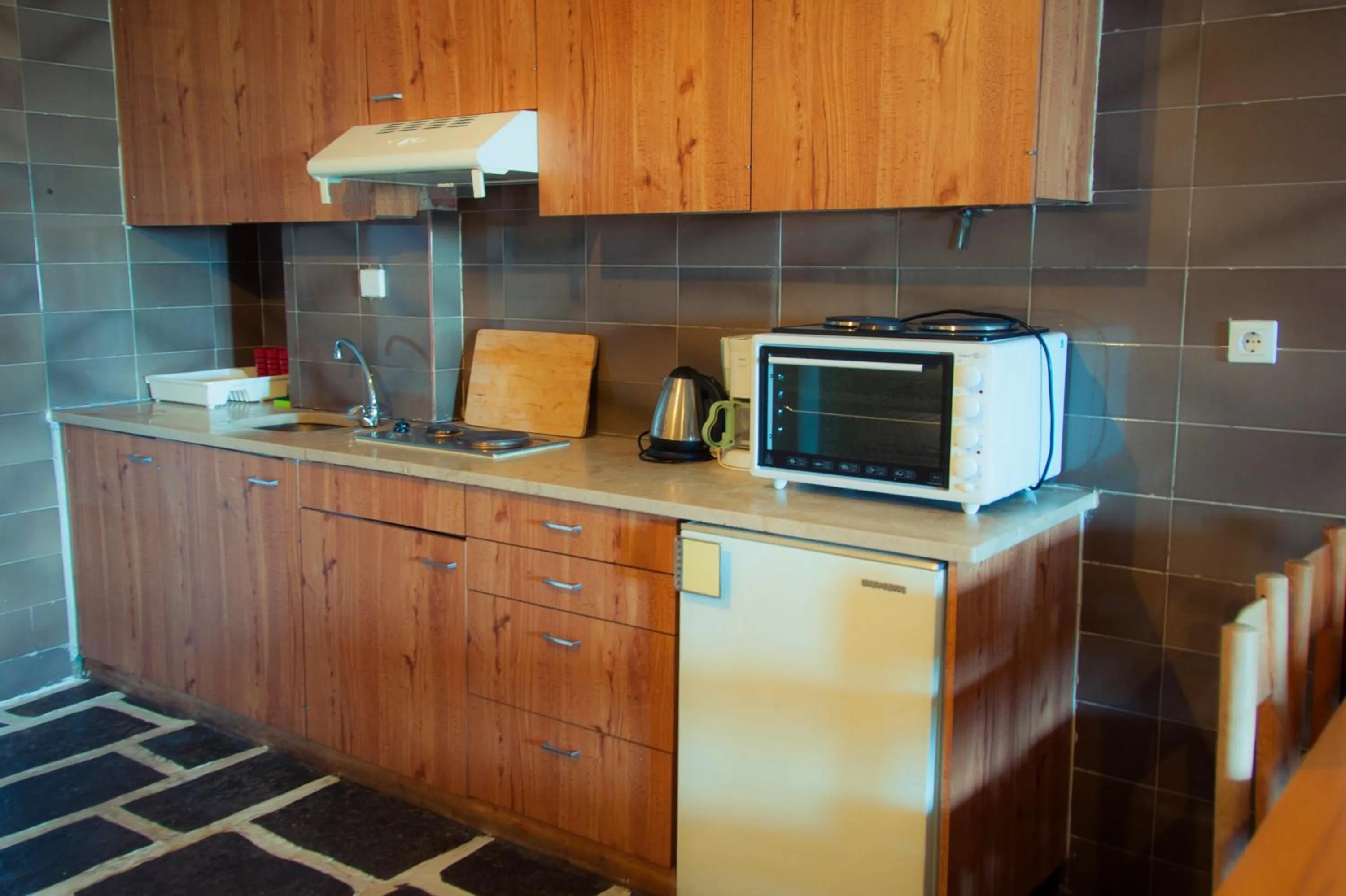 Kitchen or kitchenette in Apollonia Hotel Apartments