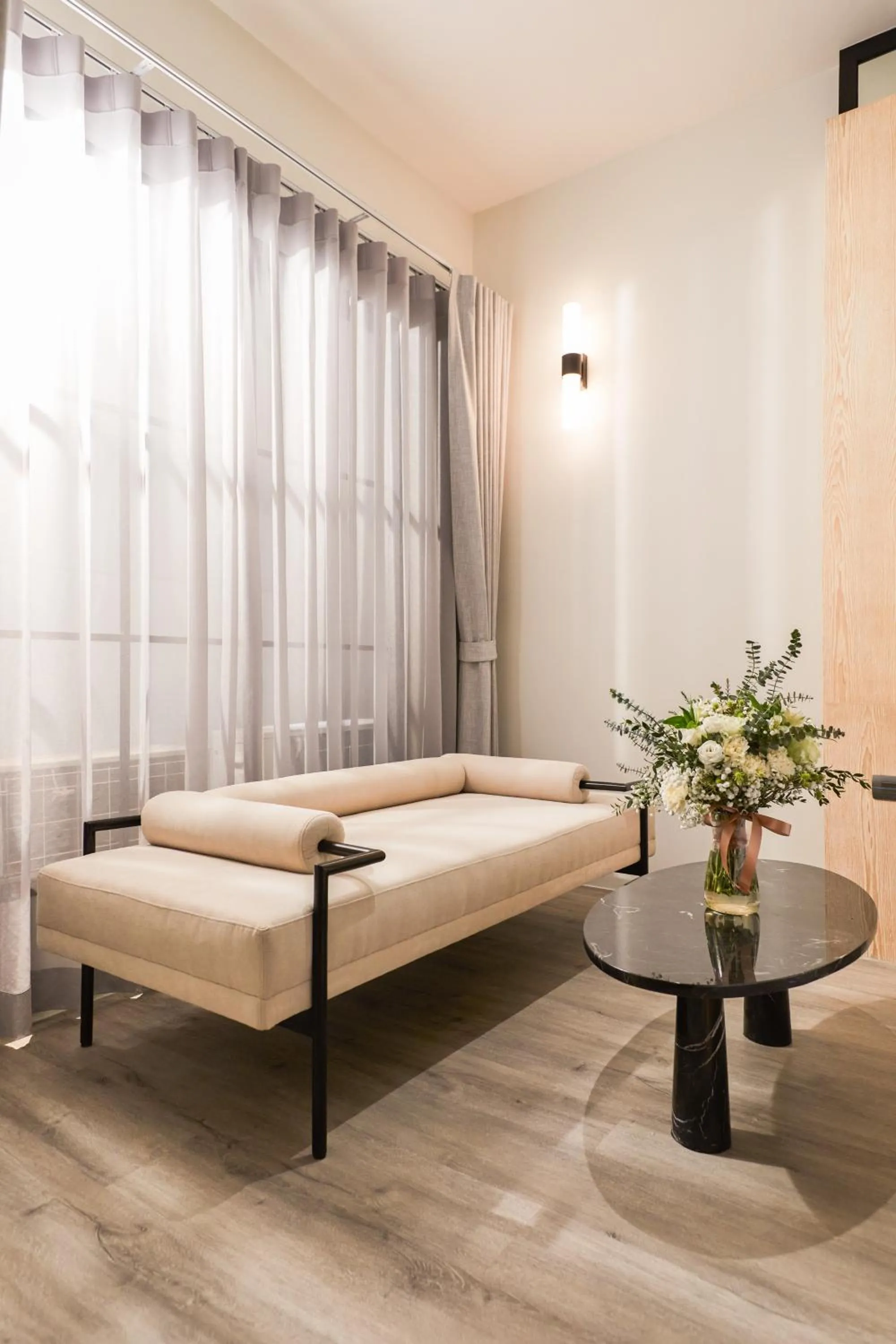 Living room, Bed in Hotel Sapin