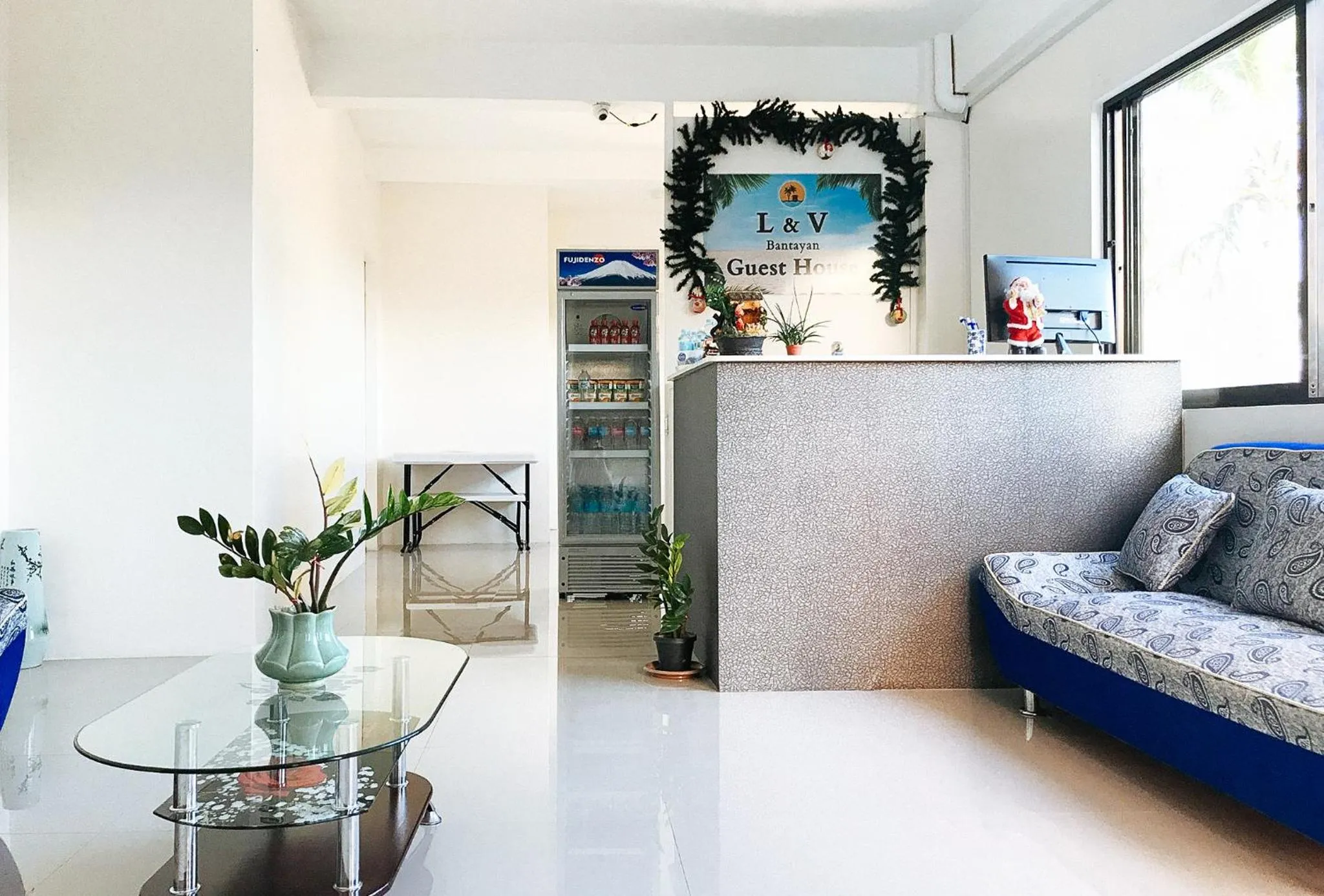 Lobby or reception in L and V Bantayan Guest House