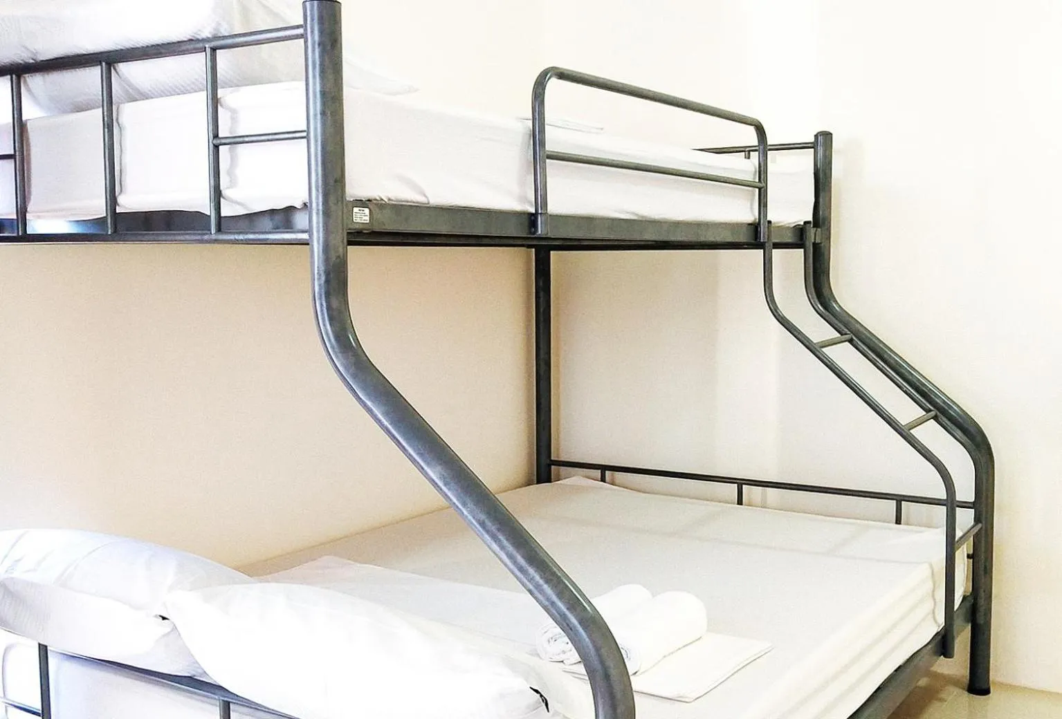 Bedroom in L and V Bantayan Guest House