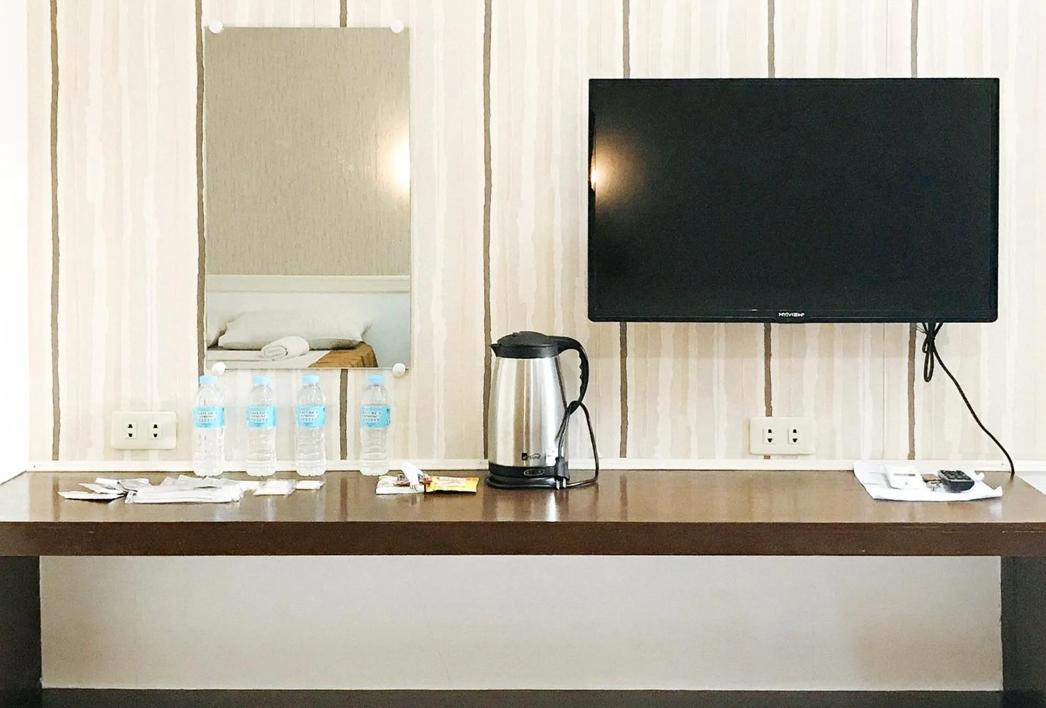 TV and multimedia in L and V Bantayan Guest House