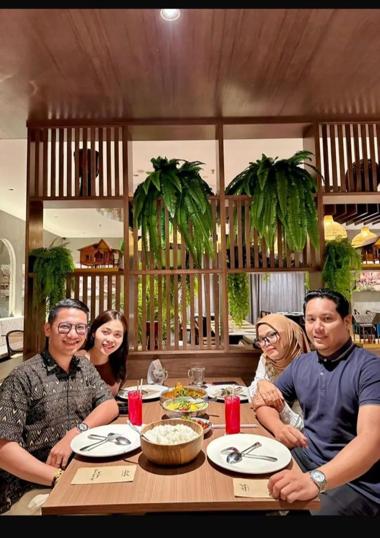 Restaurant/places to eat in Miracle Gallery Hotel