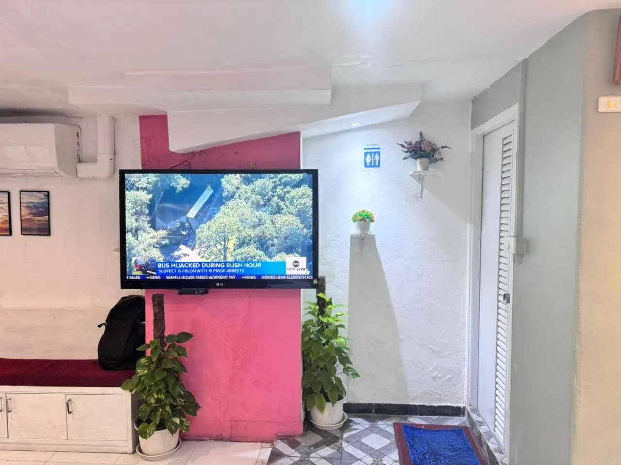 Communal lounge/ TV room in Miracle Gallery Hotel