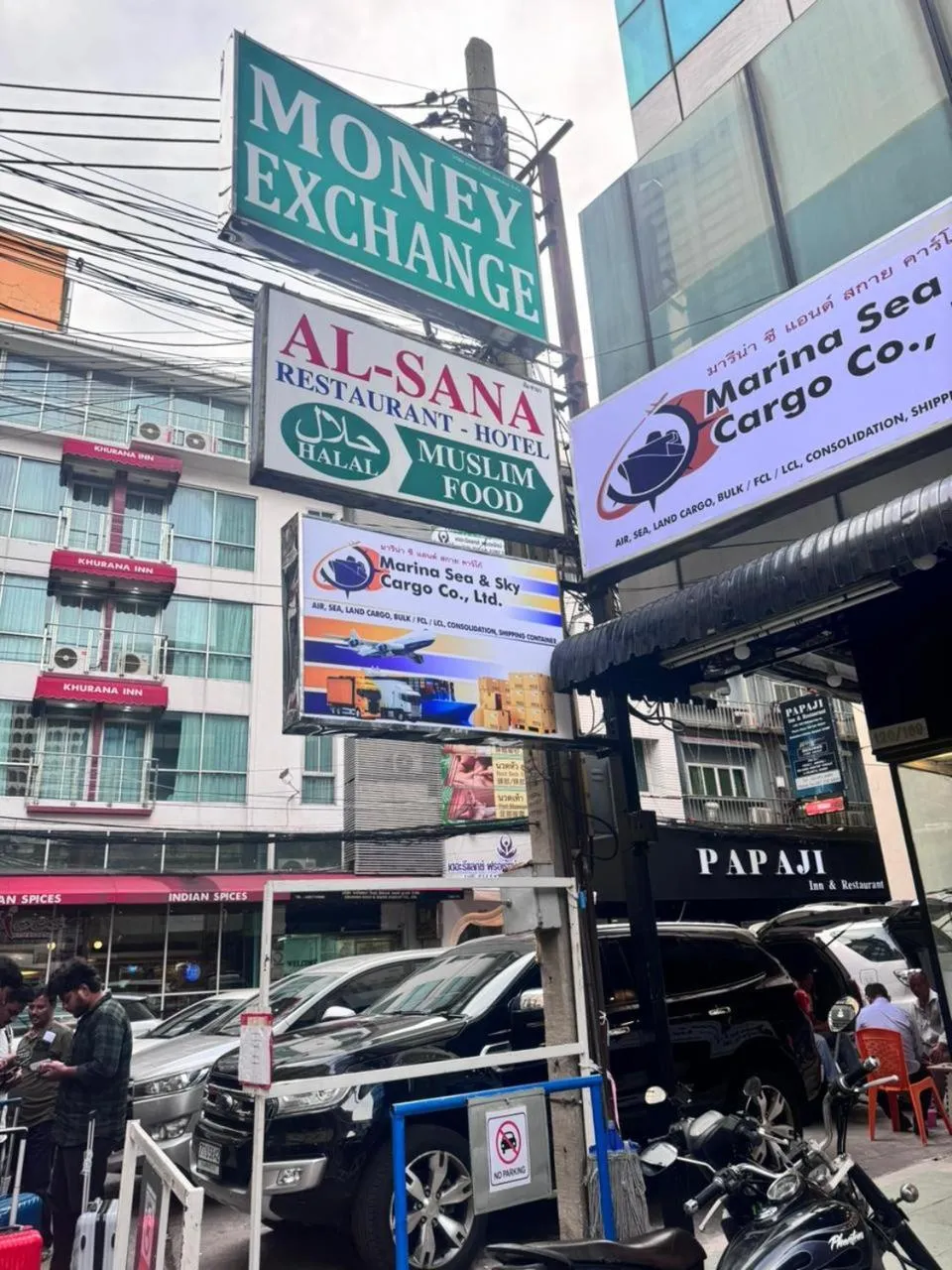 Restaurant/places to eat in Miracle Gallery Hotel