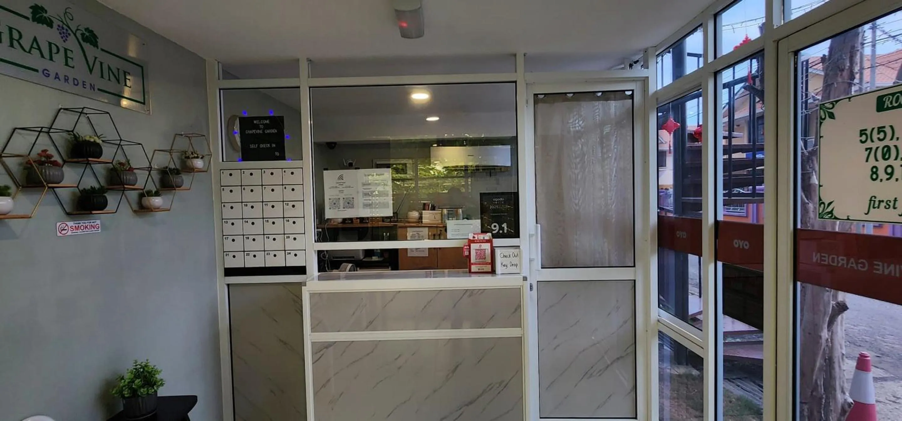 Lobby or reception in Grapevine Garden