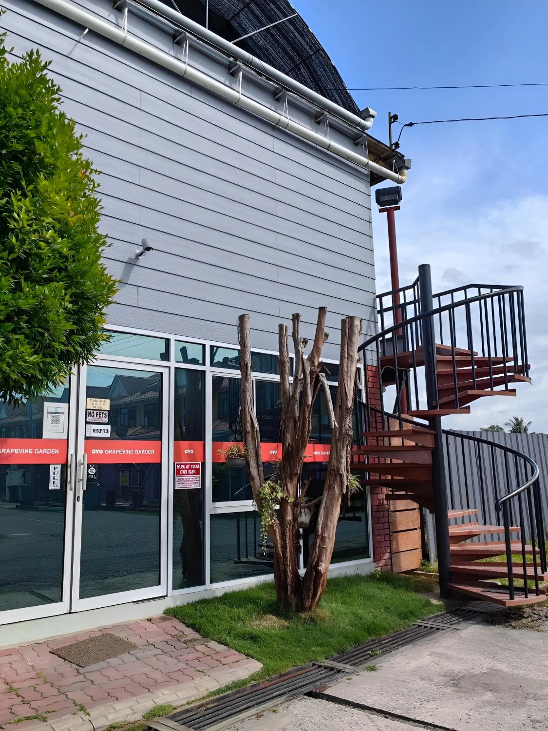 Property building in Grapevine Garden