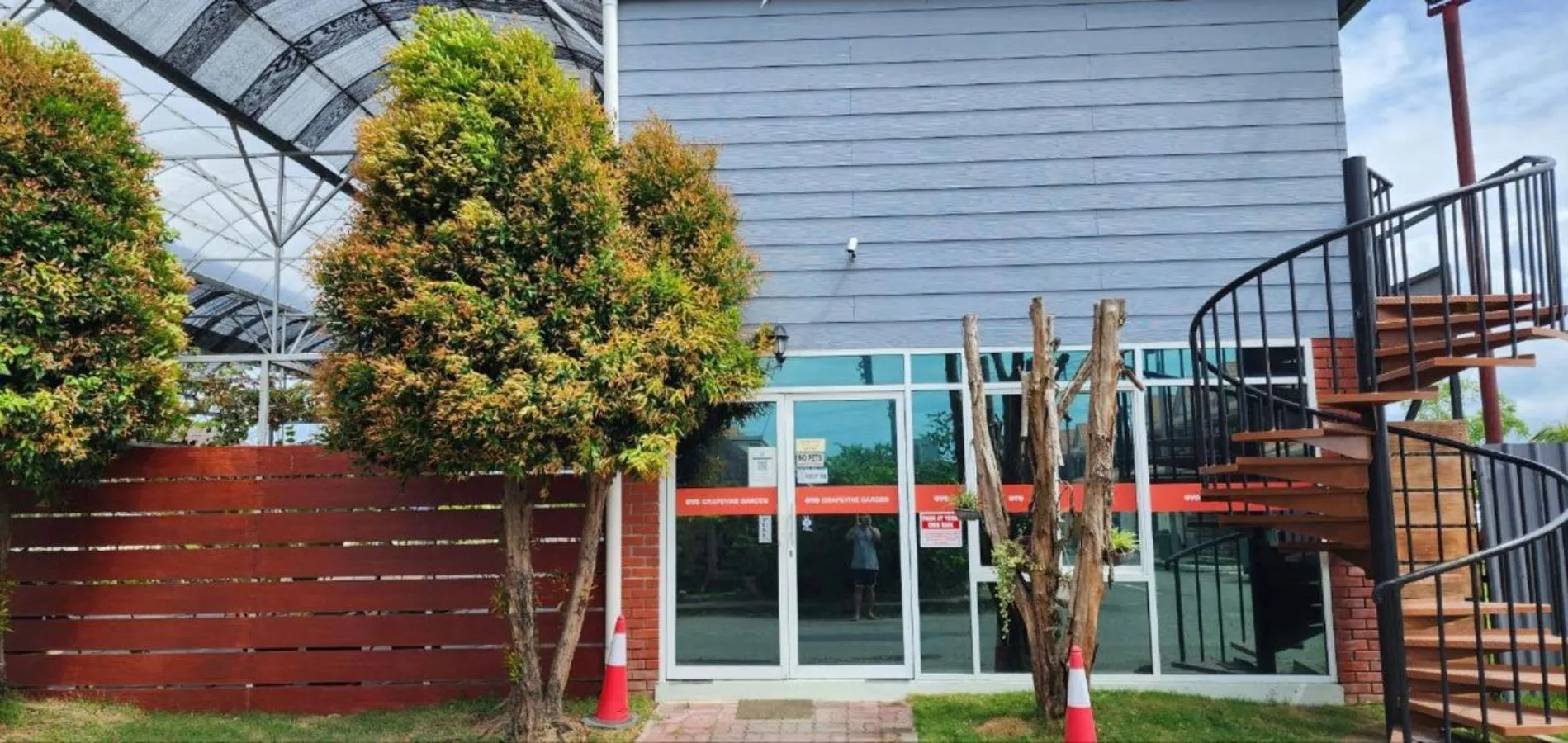 Property building in Grapevine Garden