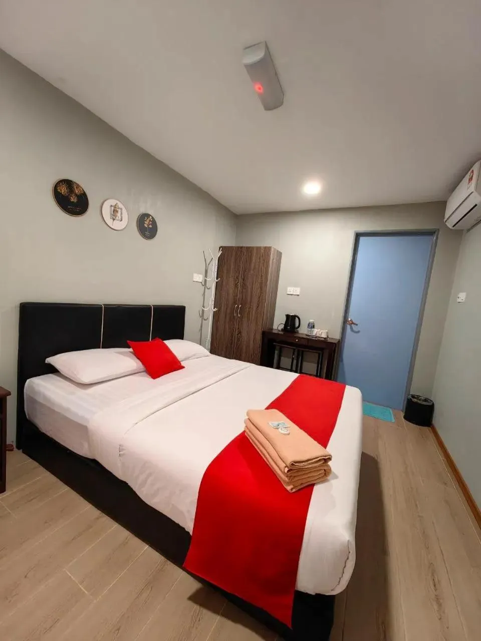 Bed in Grapevine Garden