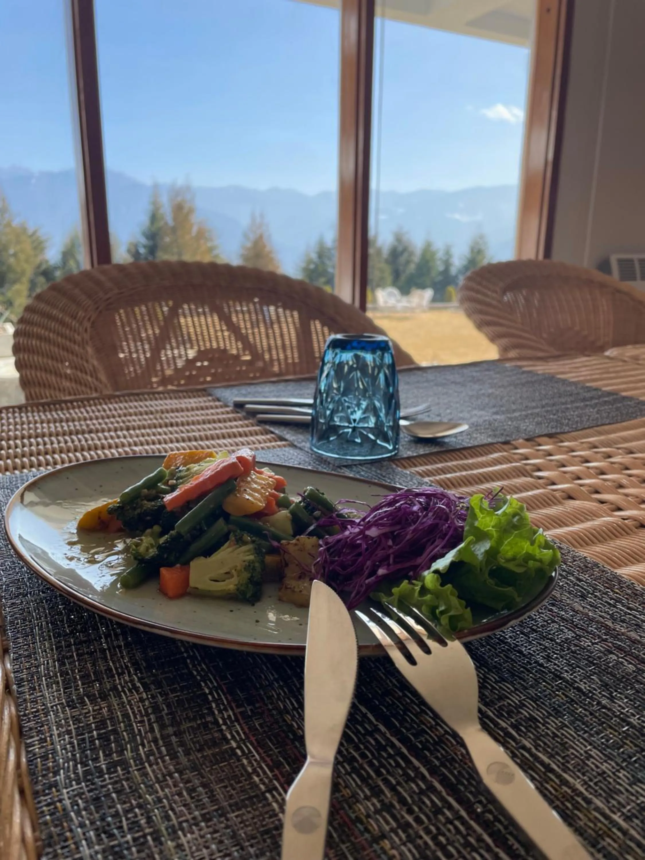 Restaurant/places to eat in Timilo Boutique