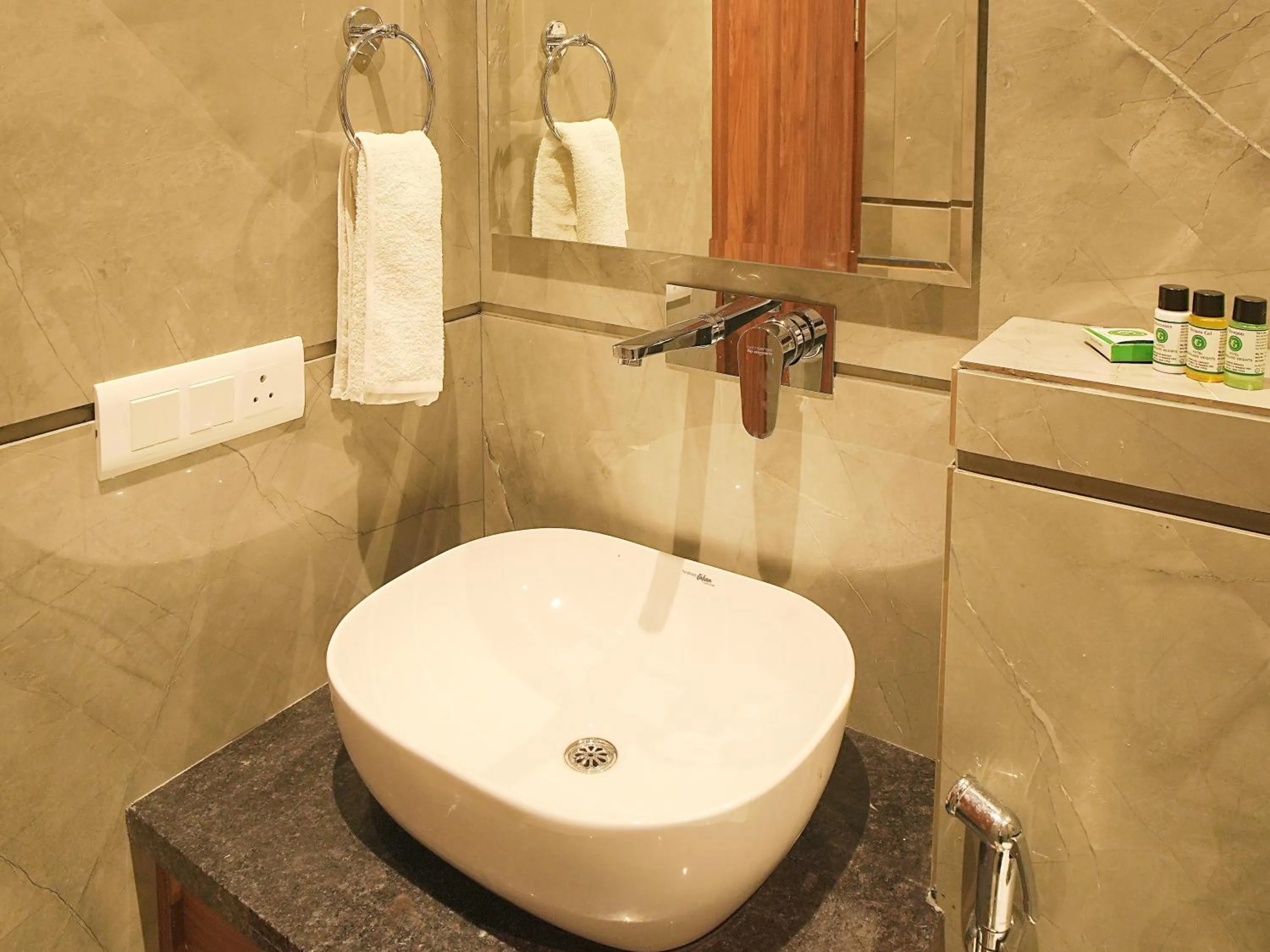 Shower in Hotel Green Land Heights