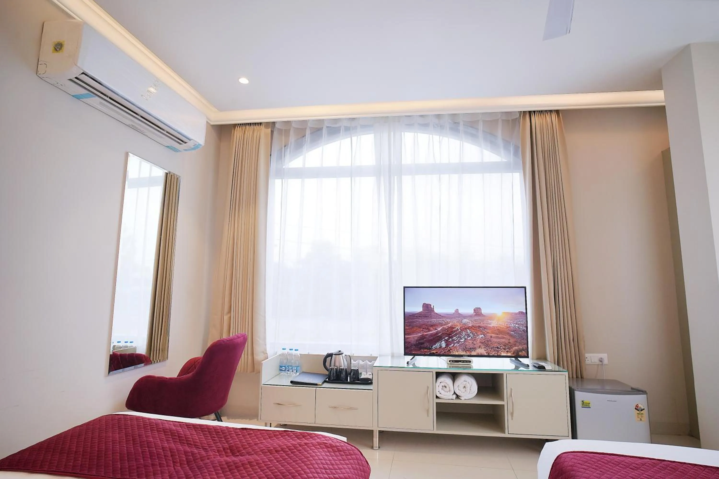 TV and multimedia in Hotel Green Land Heights