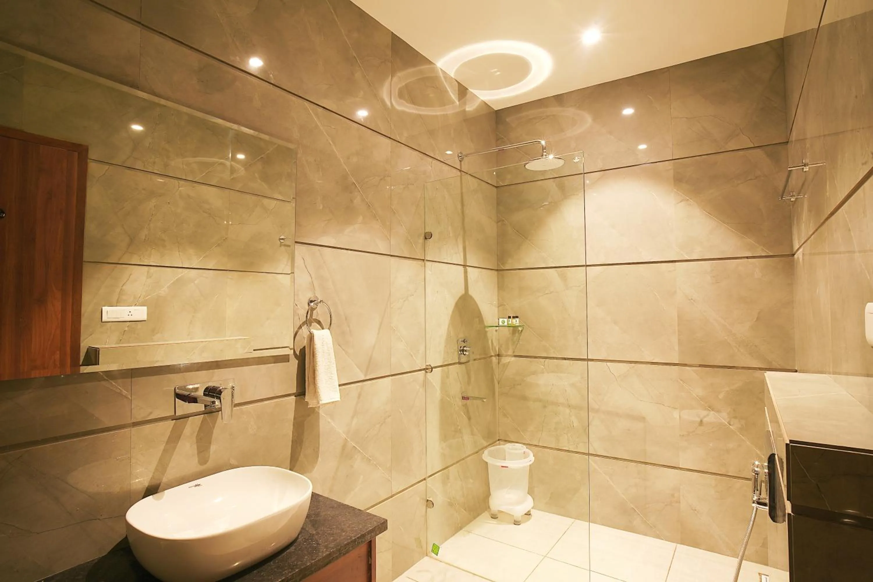 Shower in Hotel Green Land Heights