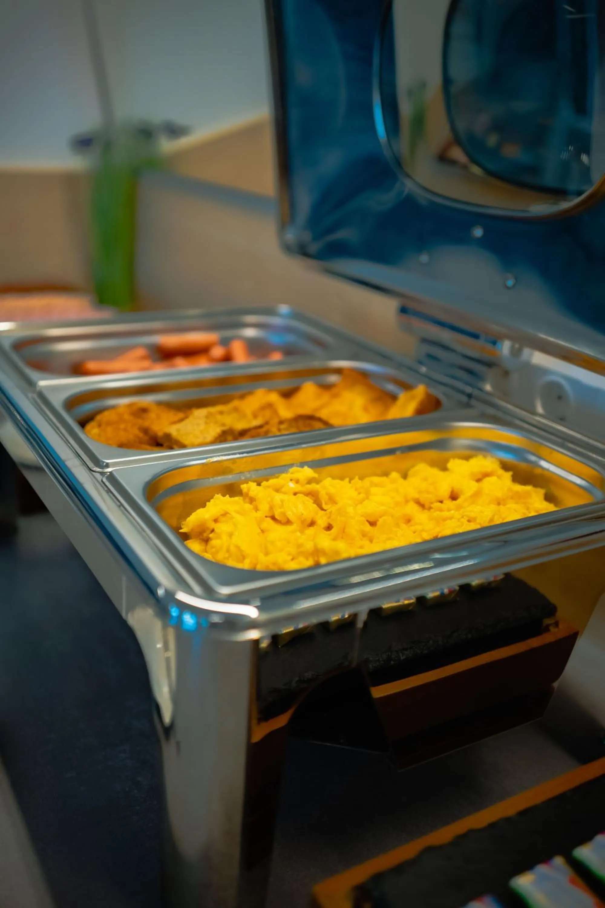 Restaurant/places to eat in Eleven Business & Sport Hotel