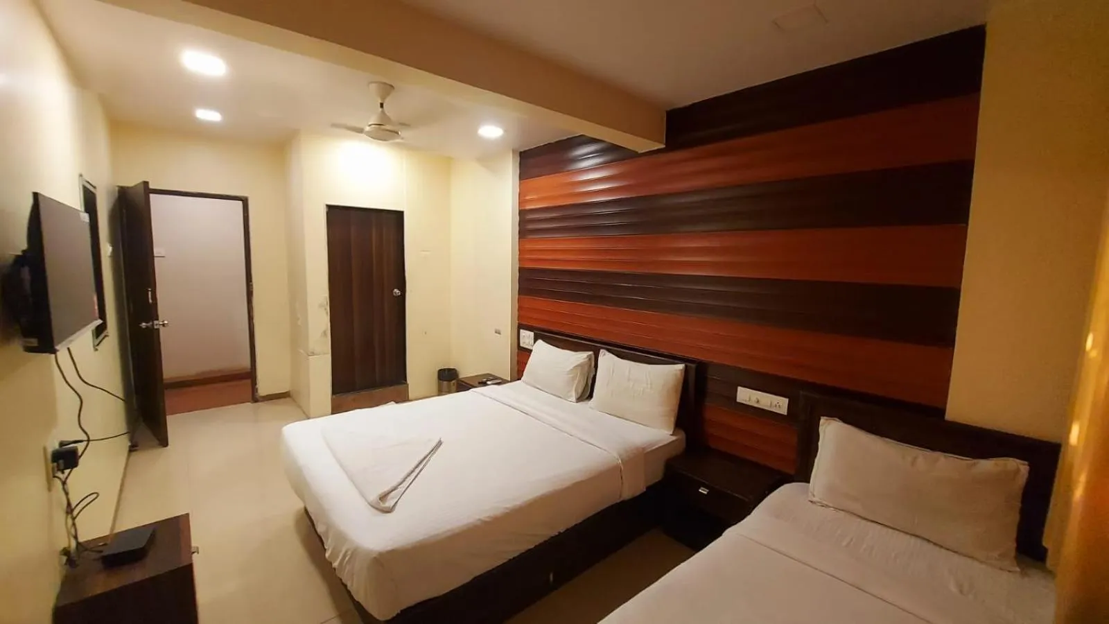 Photo of the whole room, Bed in HOTEL RIGGA INN KOKILABEN DHIRUBHAI AMBANI Hospital