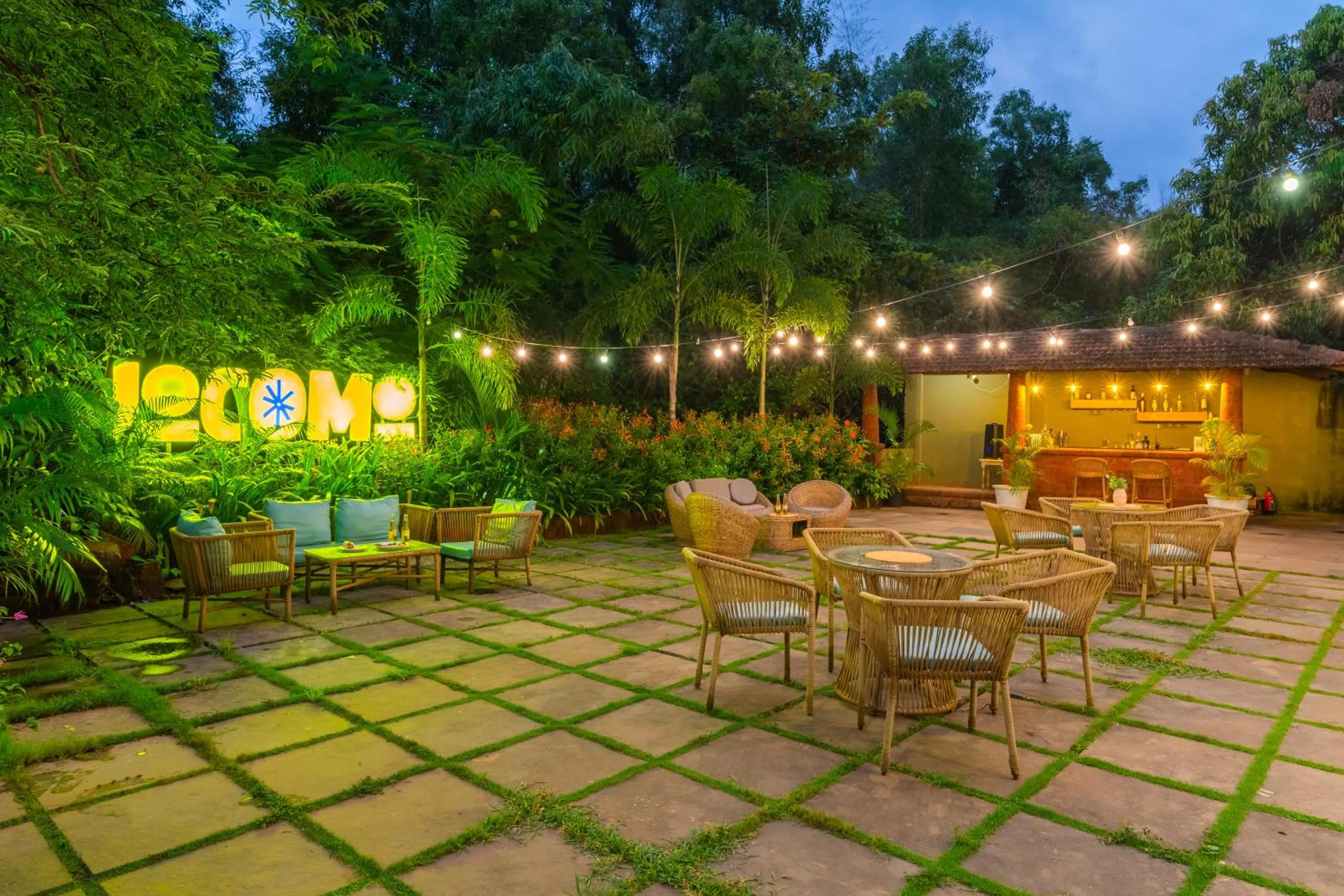 Night in Locomo Boutique, Morjim - Cozy tropical stay, near beach