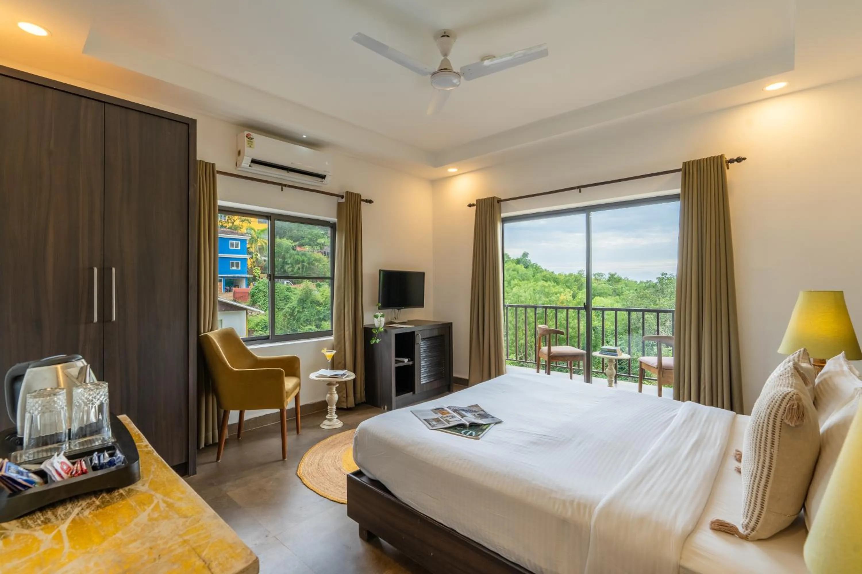 Photo of the whole room, Bed in Locomo Boutique, Morjim - Cozy tropical stay, near beach