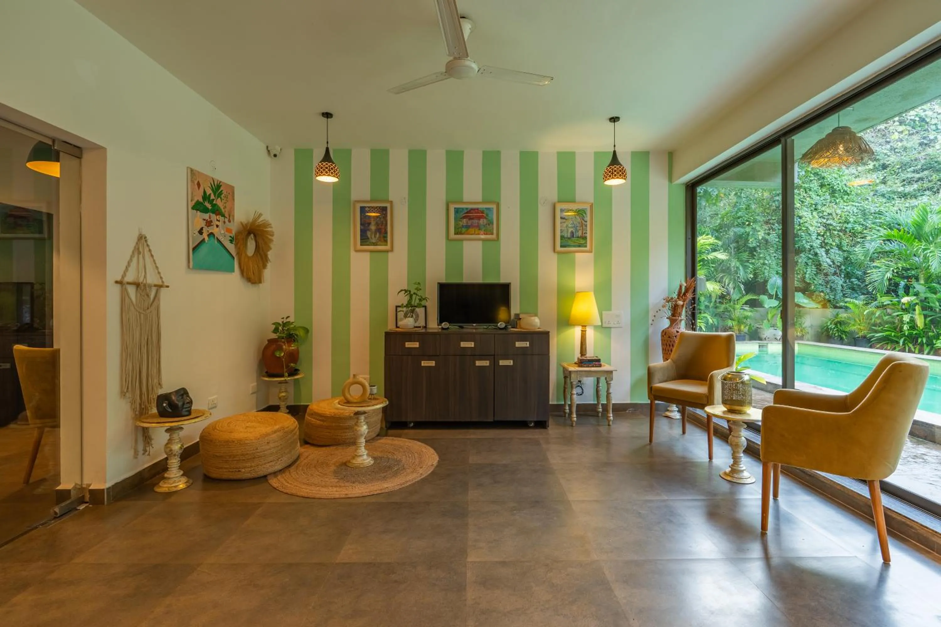 TV and multimedia in Locomo Boutique, Morjim - Cozy tropical stay, near beach