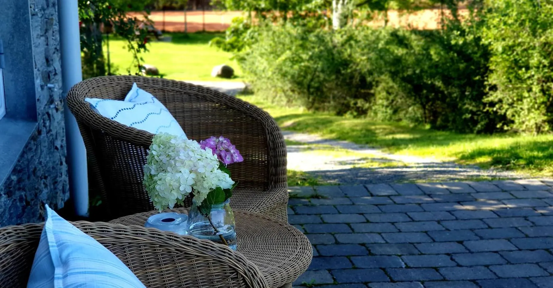 Patio in Engø Gård Hotel & Restaurant