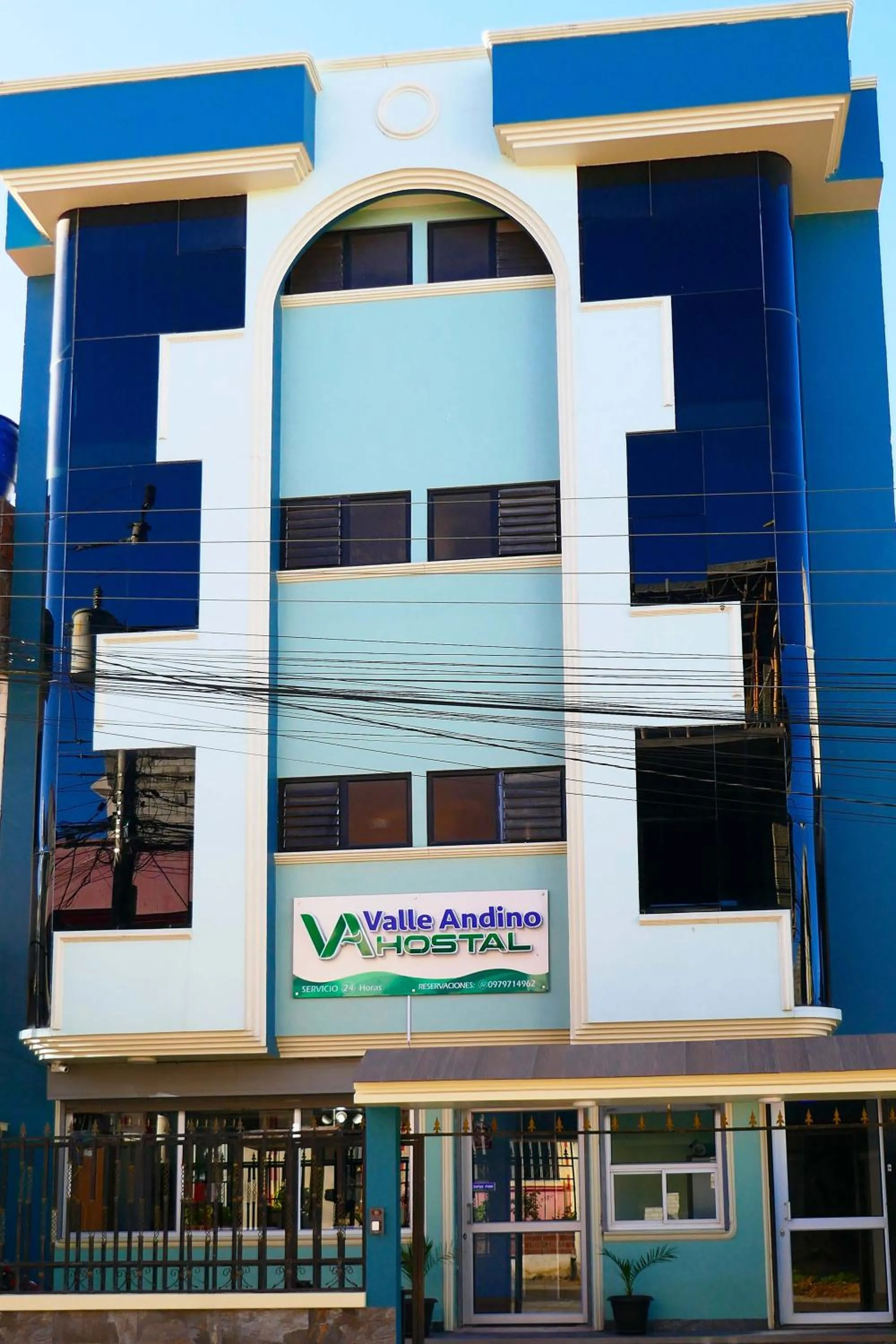 Facade/entrance in Hostal Valle Andino