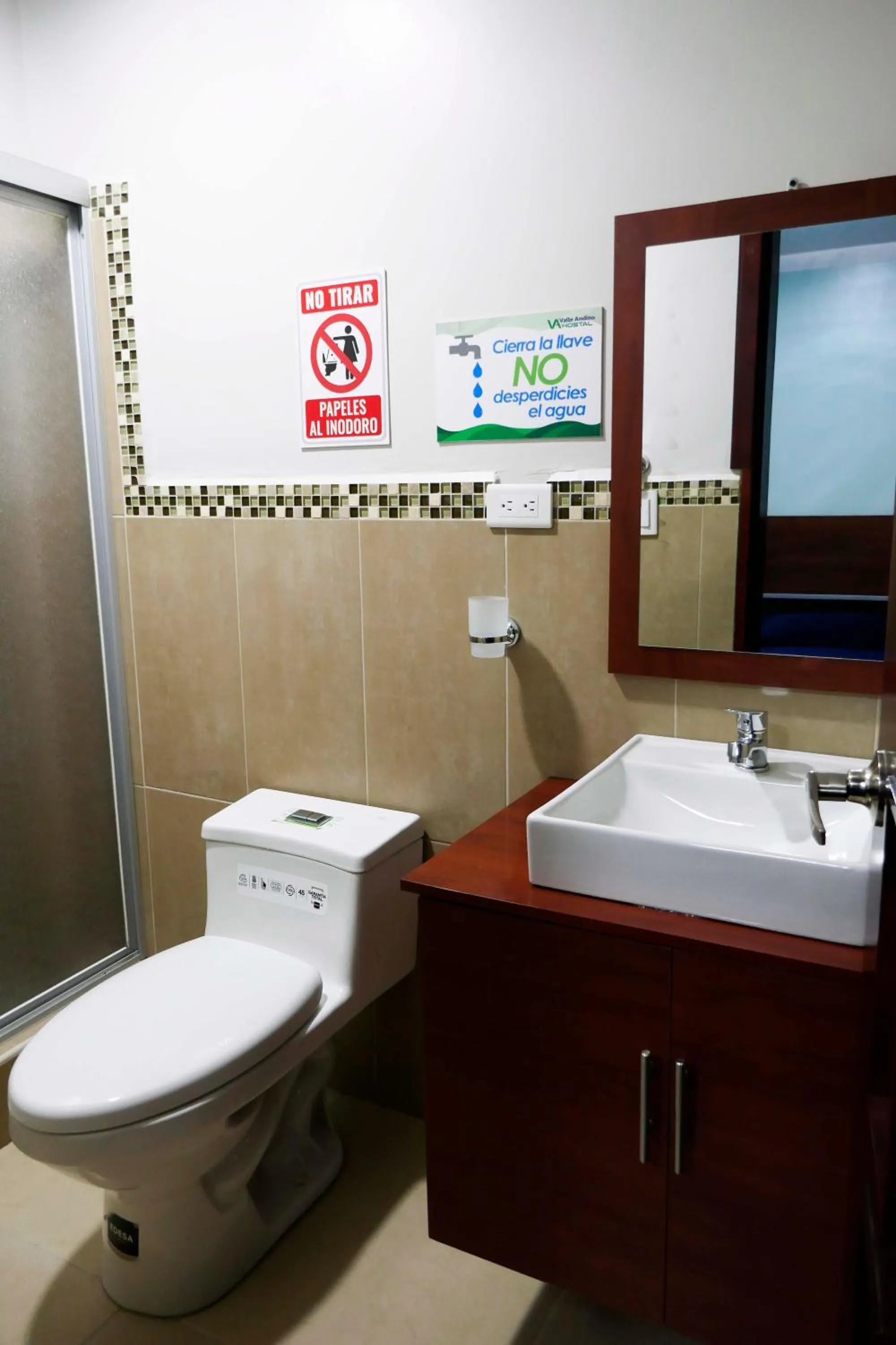 Shower in Hostal Valle Andino