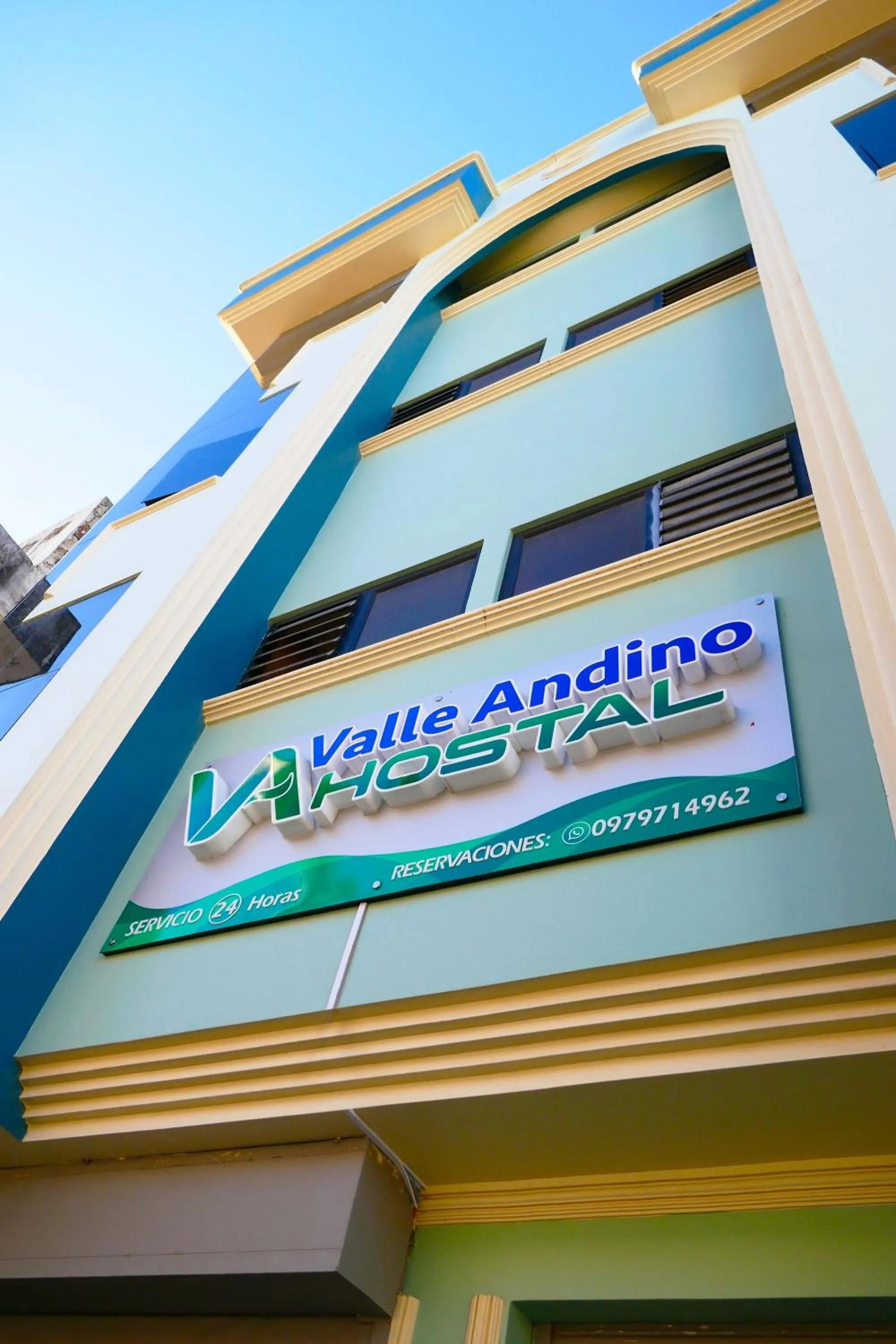 Facade/entrance in Hostal Valle Andino