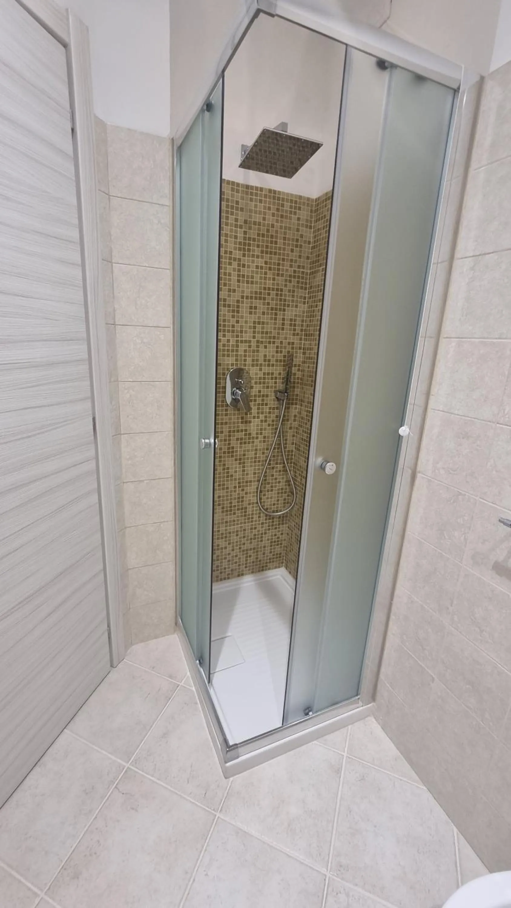 Shower in ValGiuSi Resort