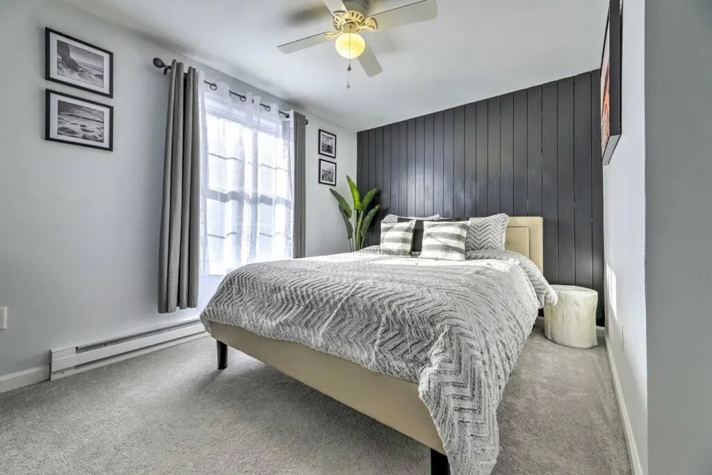 Bed in NEW! Updated Mystic Home w/ Sauna, Hot Tub & Deck