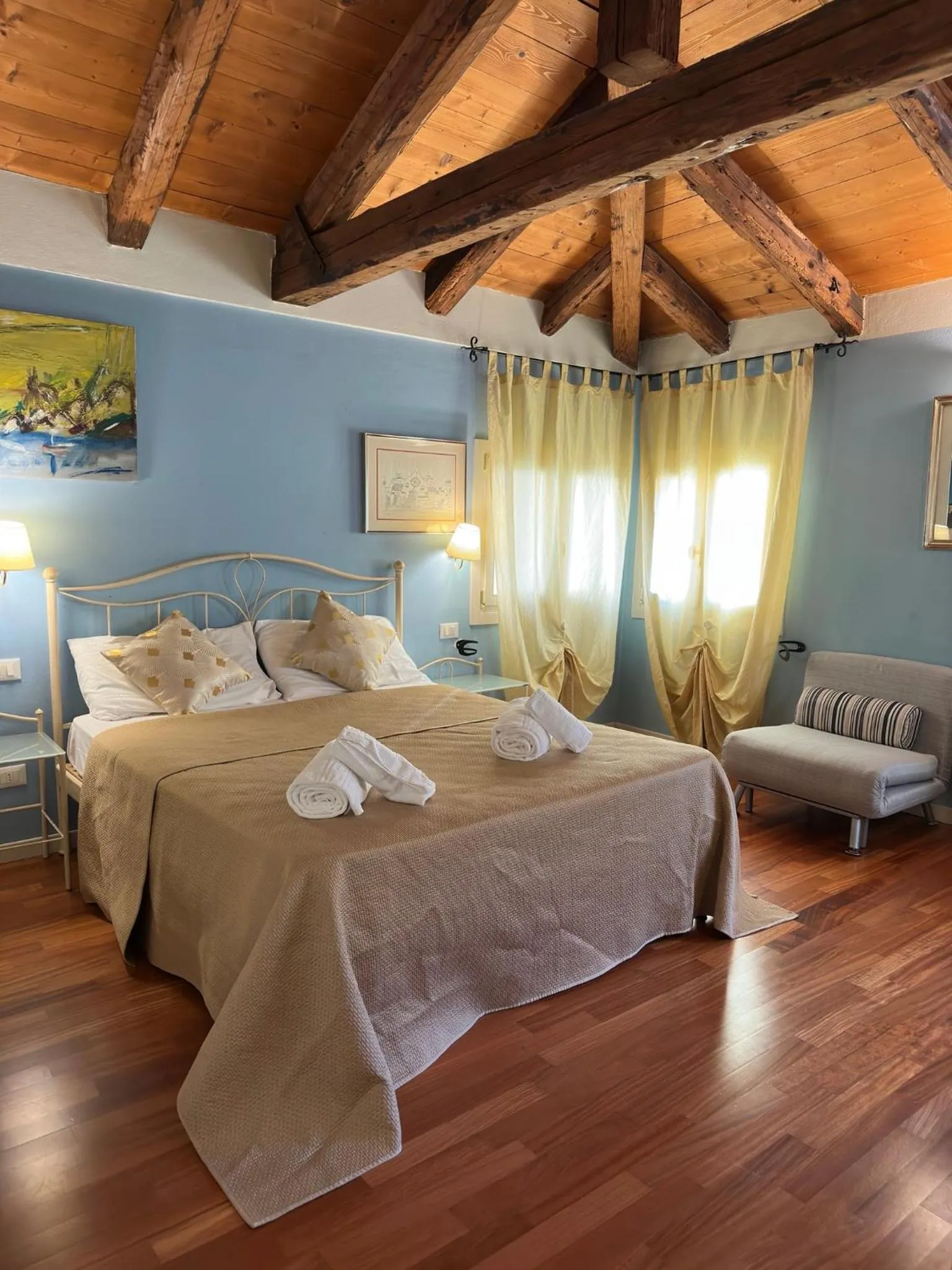 Photo of the whole room, Bed in First Dream Venice