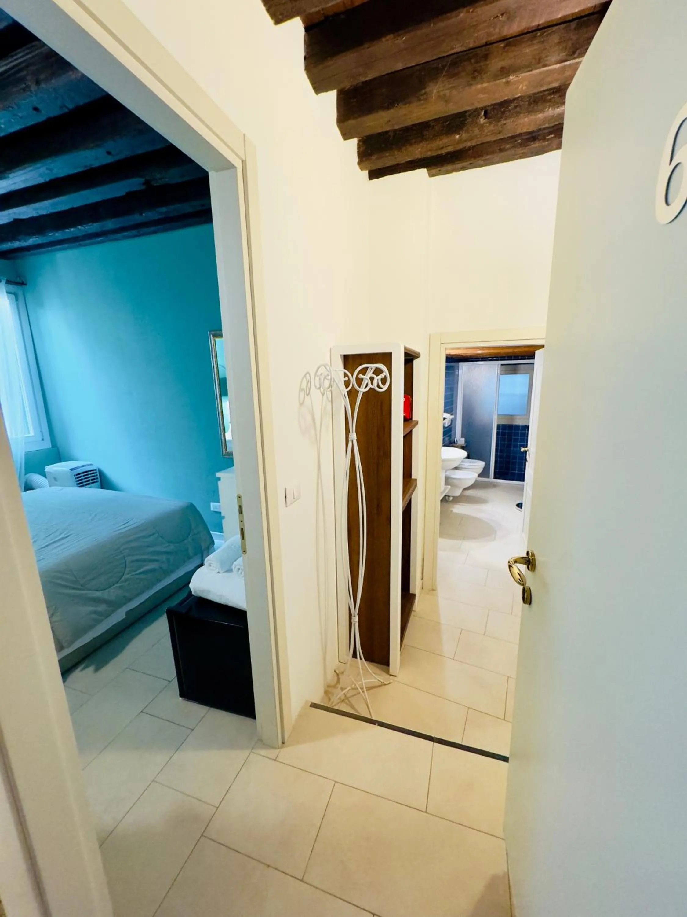 Photo of the whole room, Bed in First Dream Venice