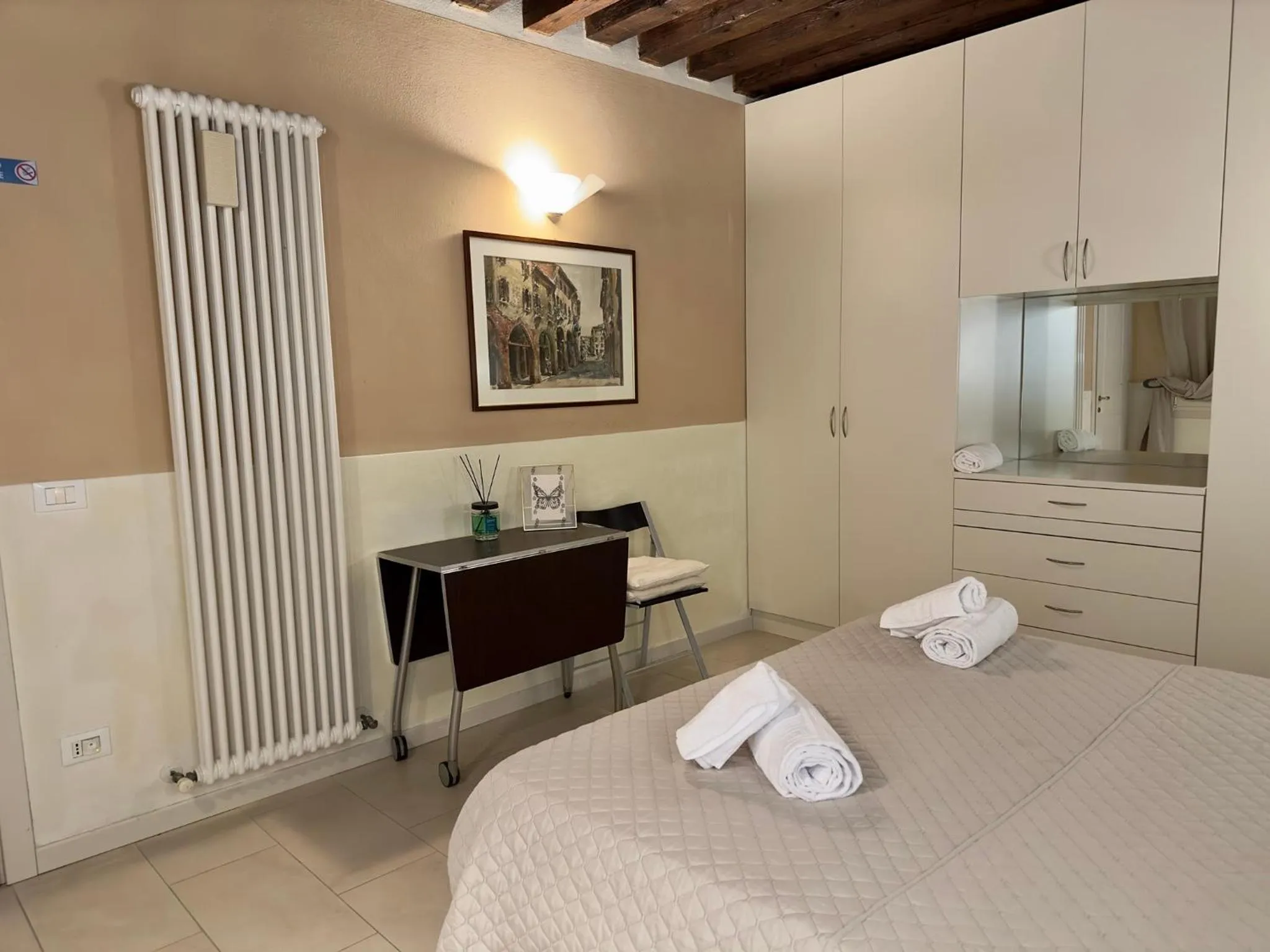 internet, Bed in First Dream Venice