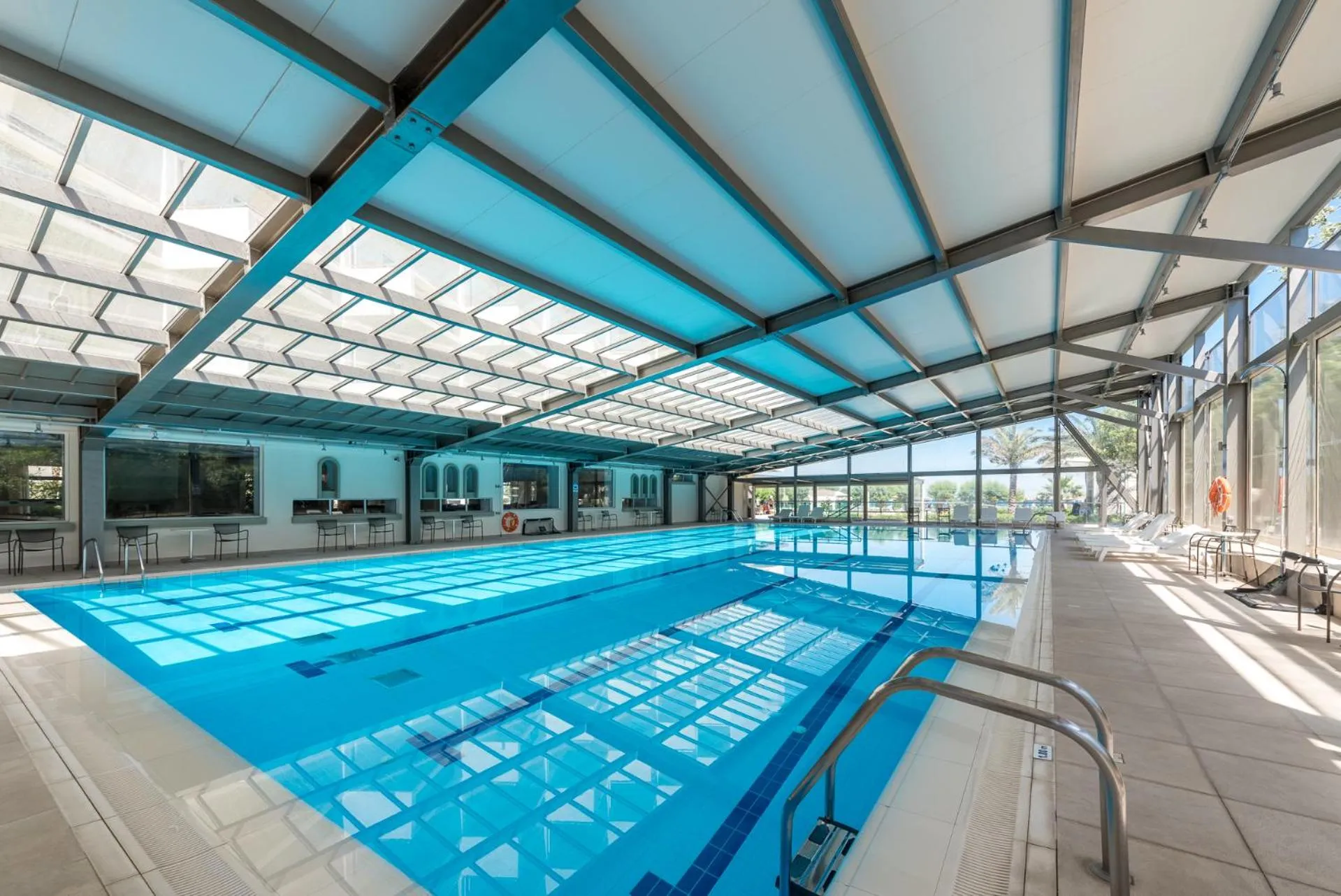 Swimming pool in Apollo Beach