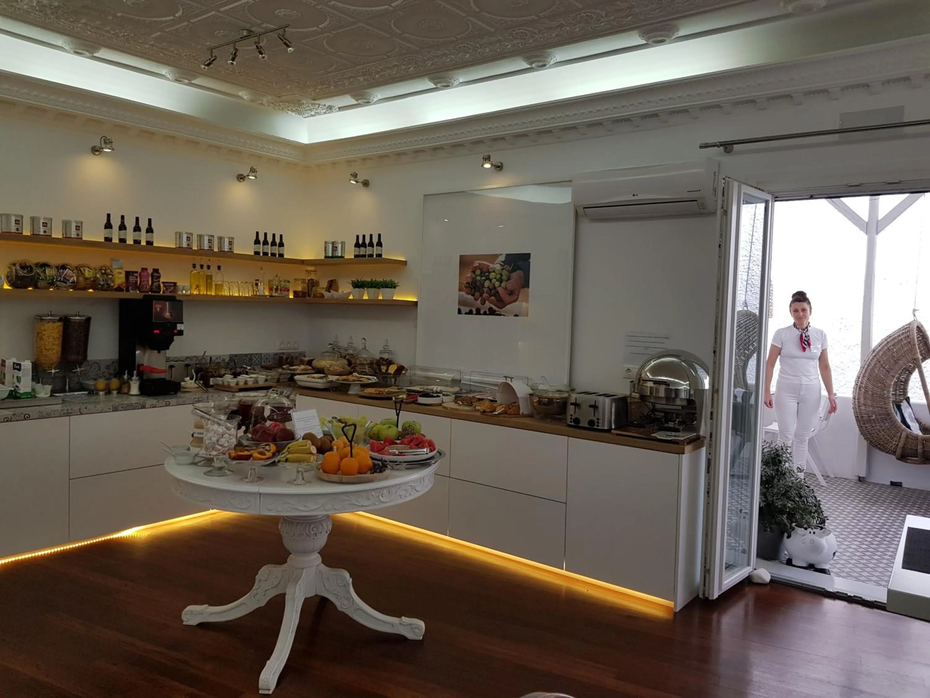 Restaurant/places to eat in Apollon Boutique Hotel